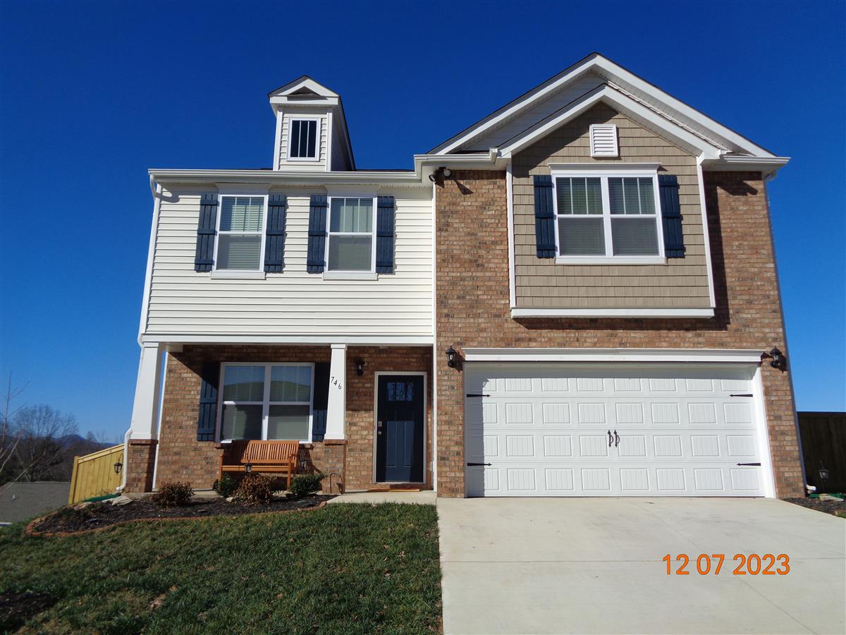 A picture of the property located at 746 FOUNTAIN PARK BLVD, ASHEVILLE NC 28806.