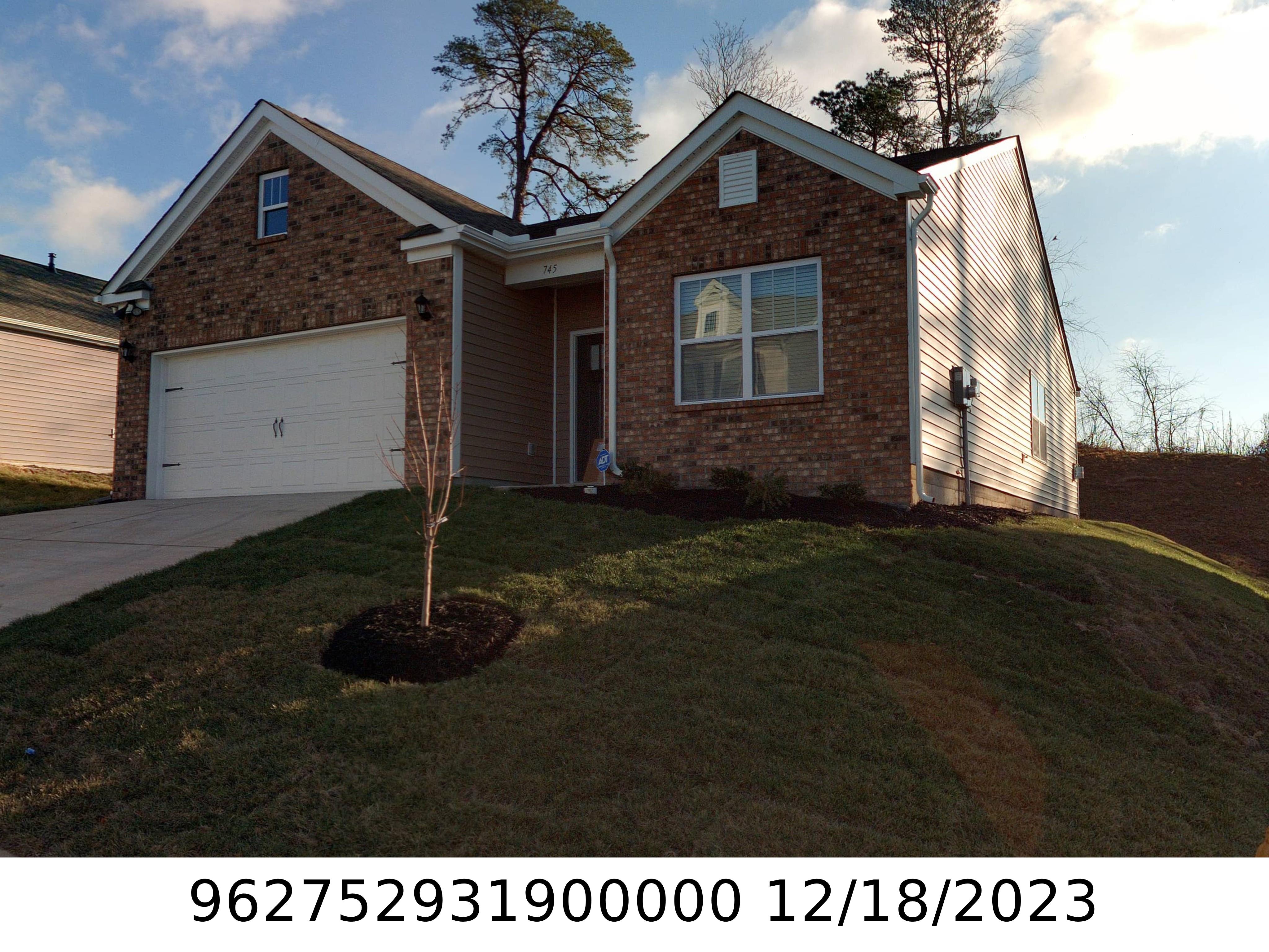 A picture of the property located at 747 FOUNTAIN PARK BLVD, ASHEVILLE NC 28806.