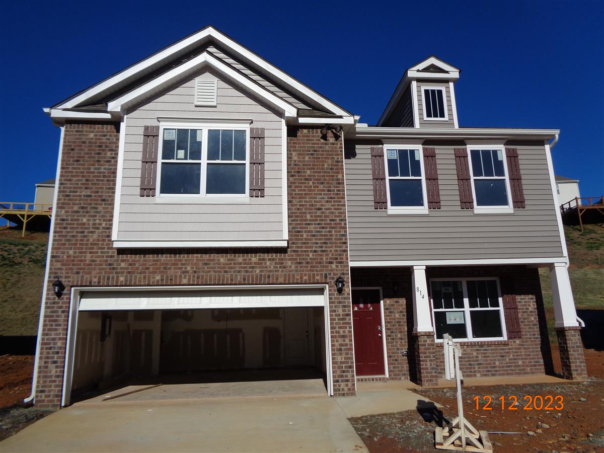 A picture of the property located at 814 MONTEREY CT, ASHEVILLE NC 28806.