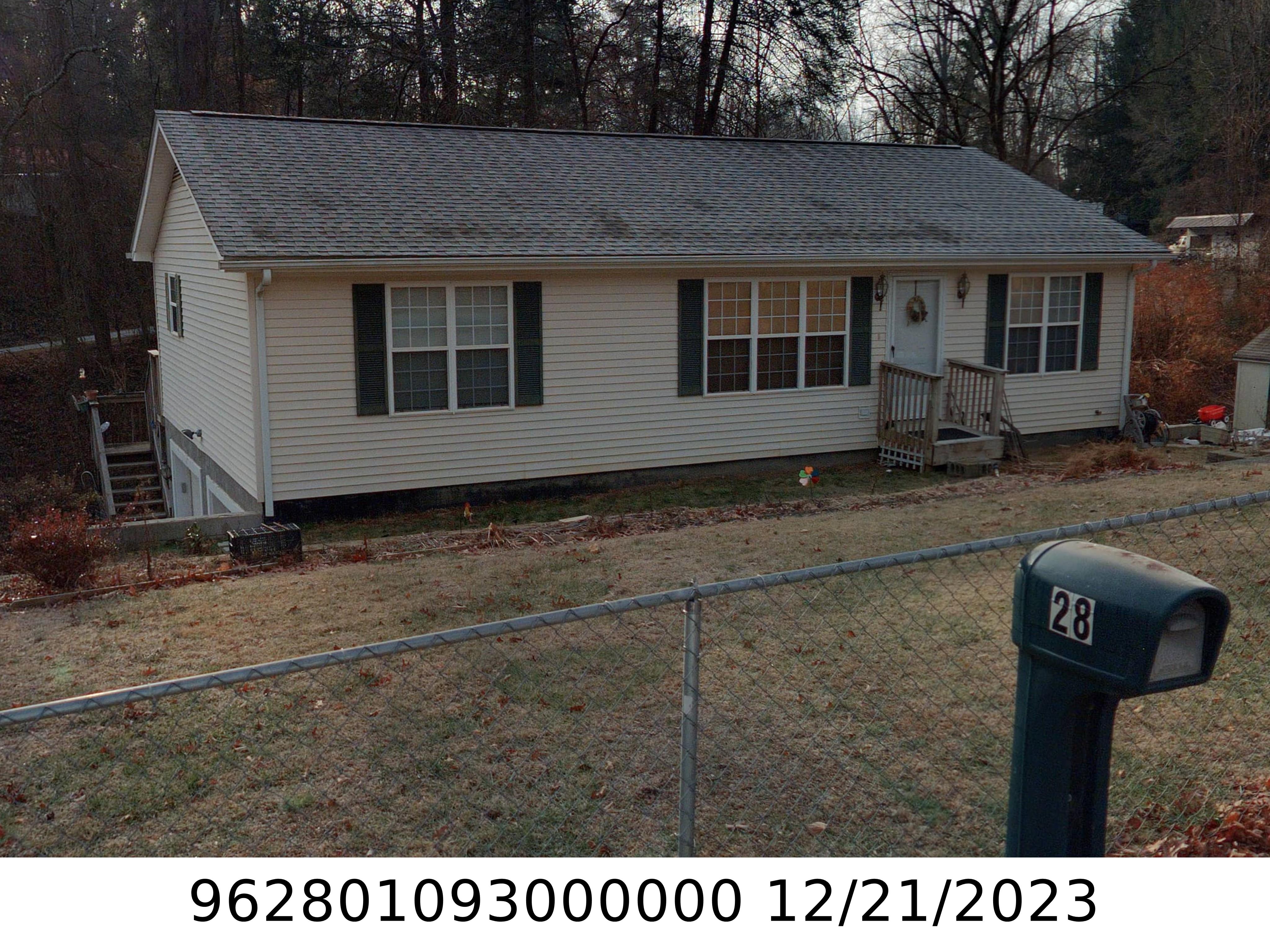 A picture of the property located at 28 EASTVIEW CIR, ASHEVILLE NC 28806.