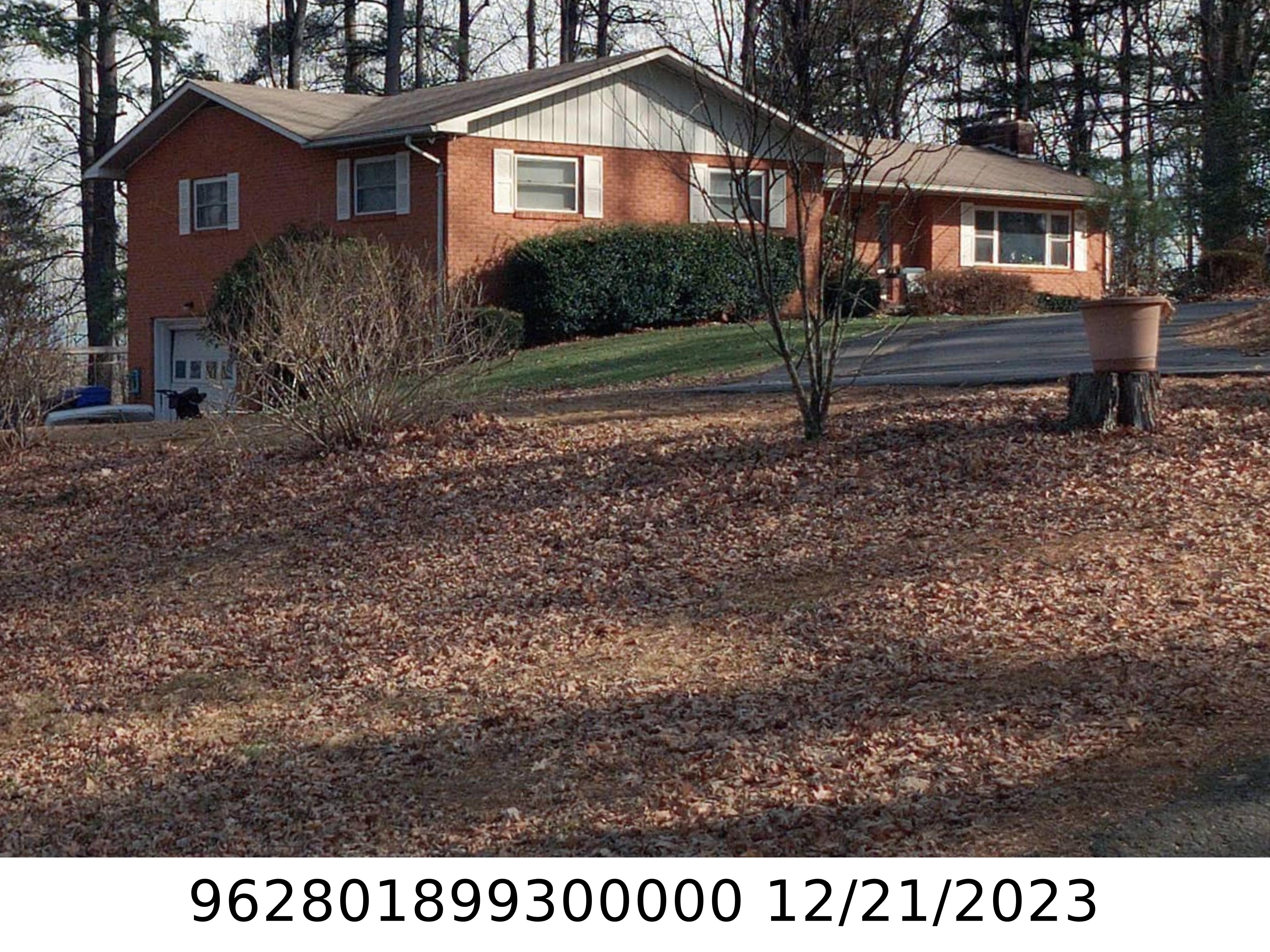 A picture of the property located at 28 C M DOAN LN, ASHEVILLE NC 28806.