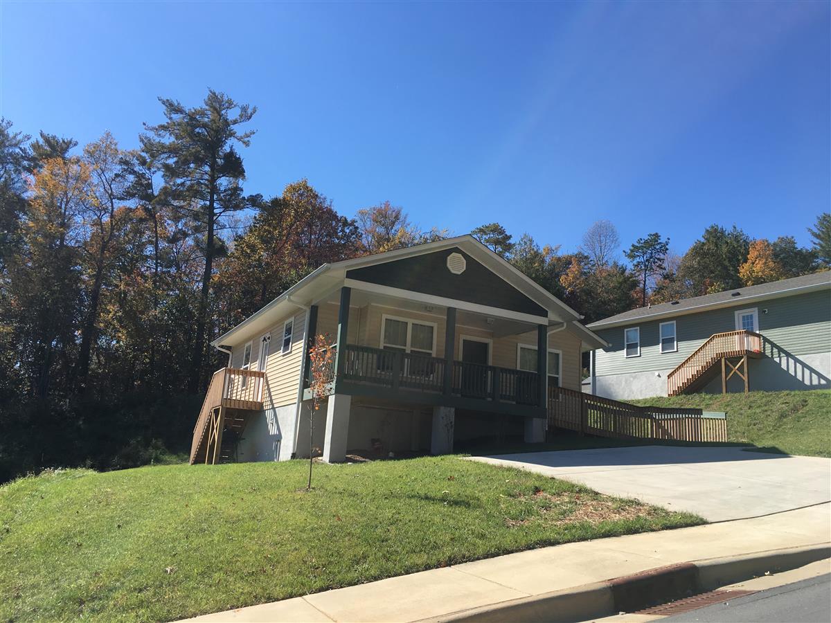 A picture of the property located at 14 NEW HEIGHTS DR, ASHEVILLE NC 28806.