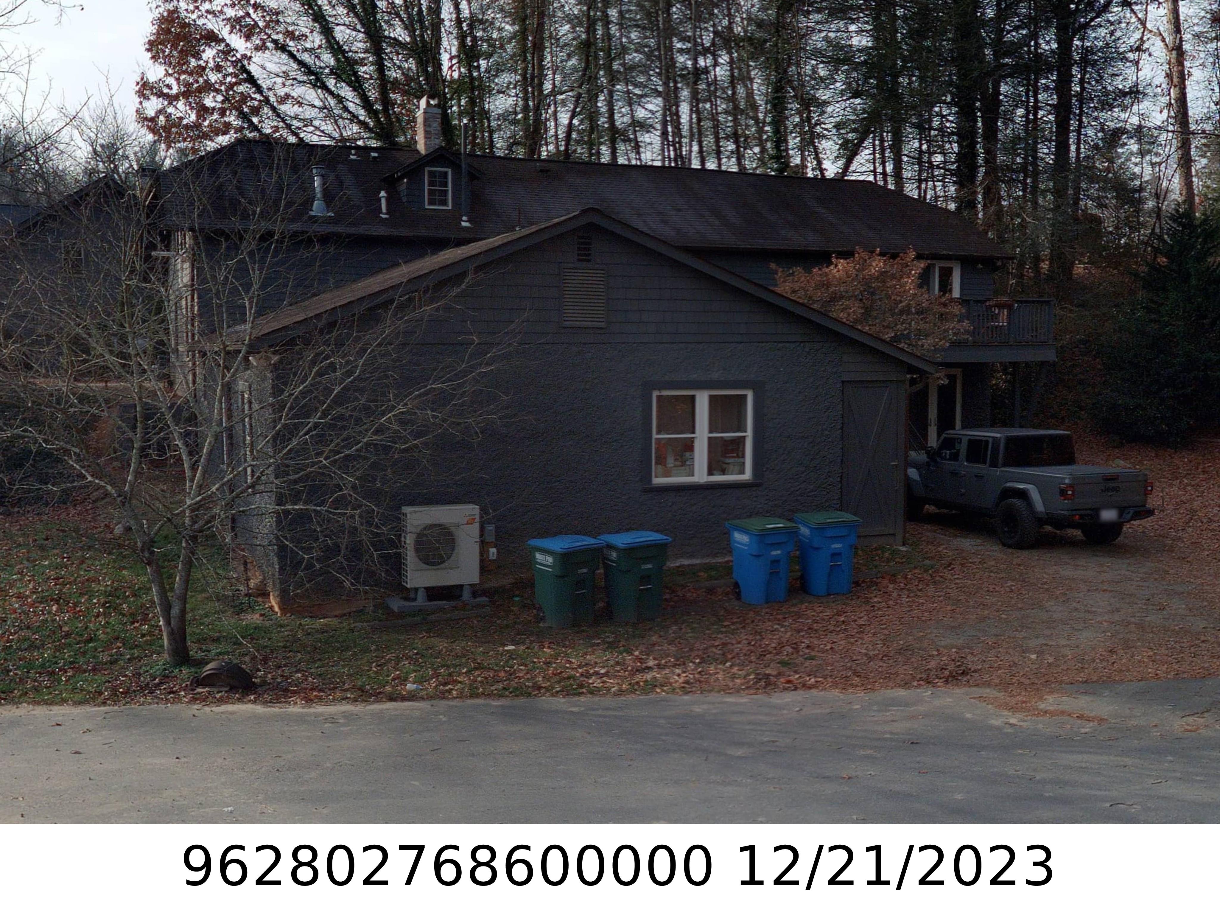 A picture of the property located at 304 IRON RIDGE LOOP, ASHEVILLE NC 28806.