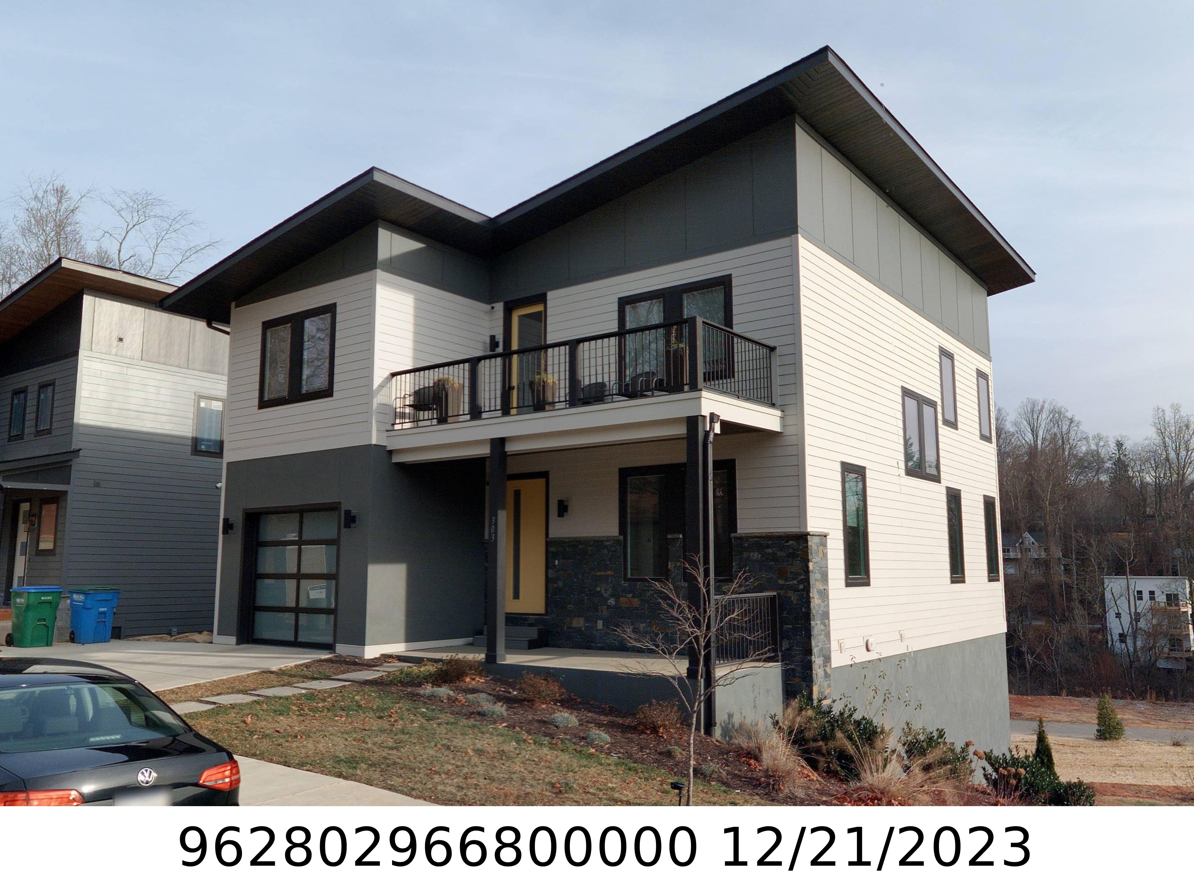A picture of the property located at 303 IRON RIDGE LOOP, ASHEVILLE NC 28806.
