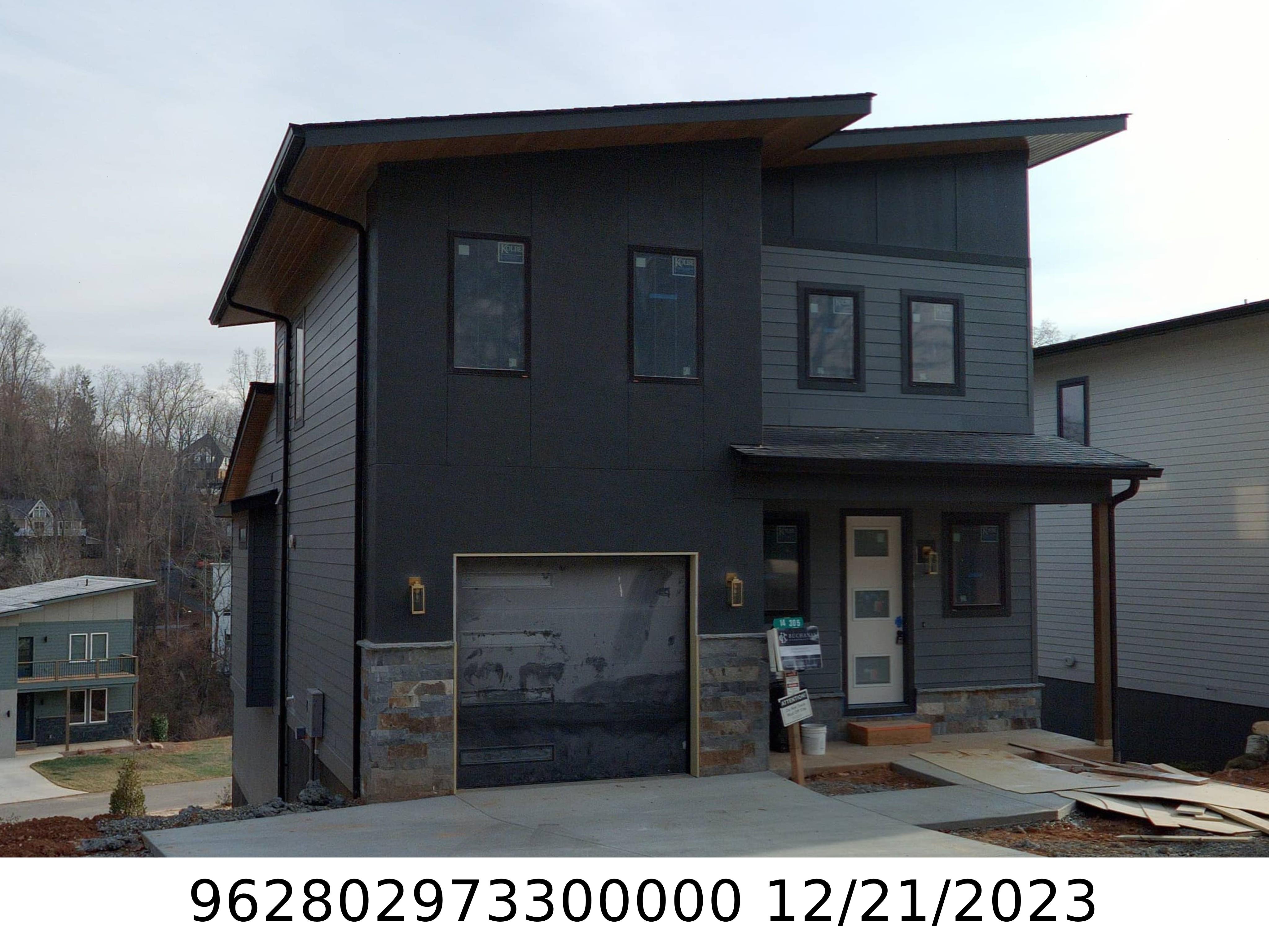 A picture of the property located at 305 IRON RIDGE LOOP, ASHEVILLE NC 28806.