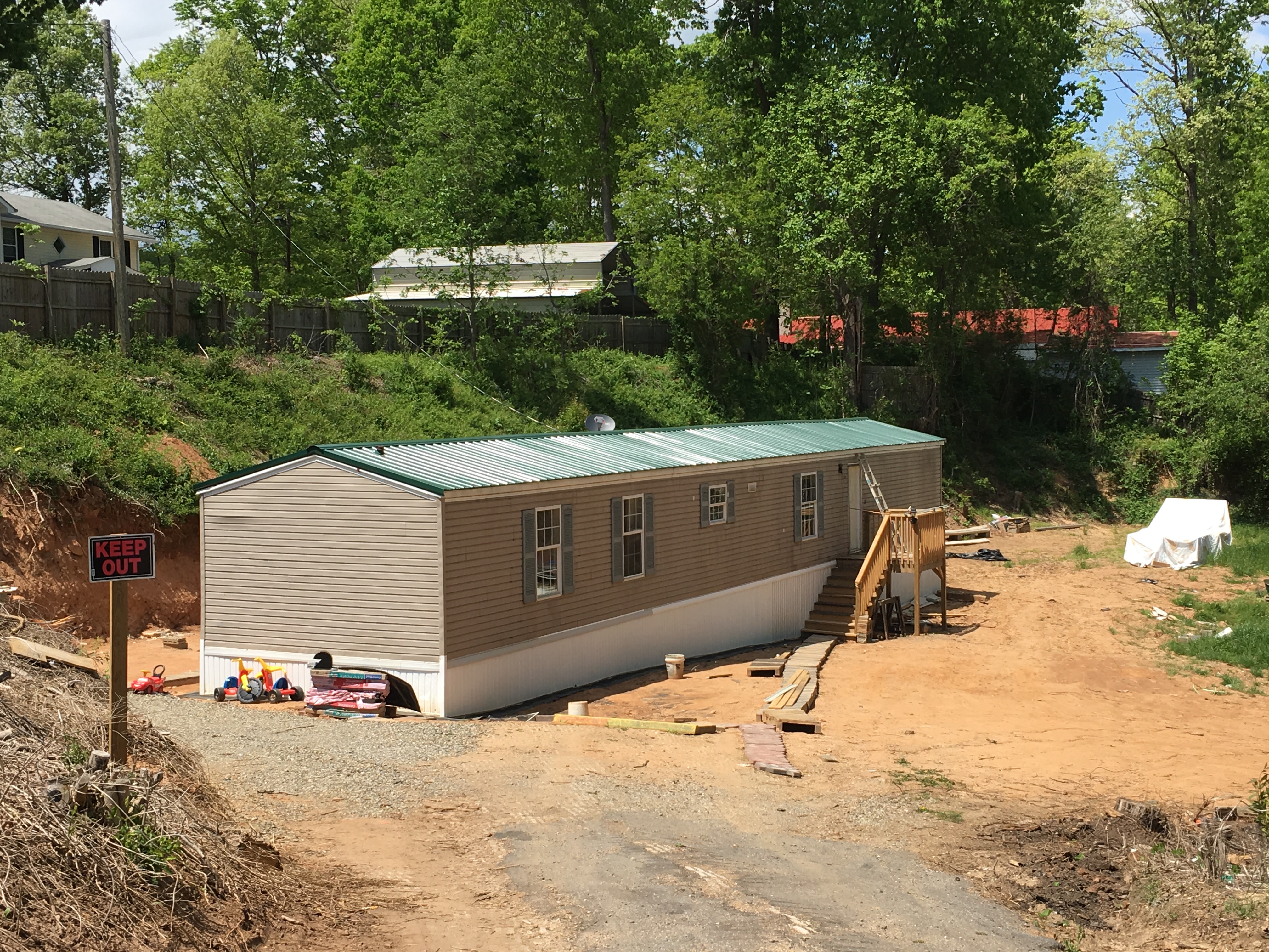 A picture of the property located at 28 HONEYSUCKLE LN, ASHEVILLE NC 28806.