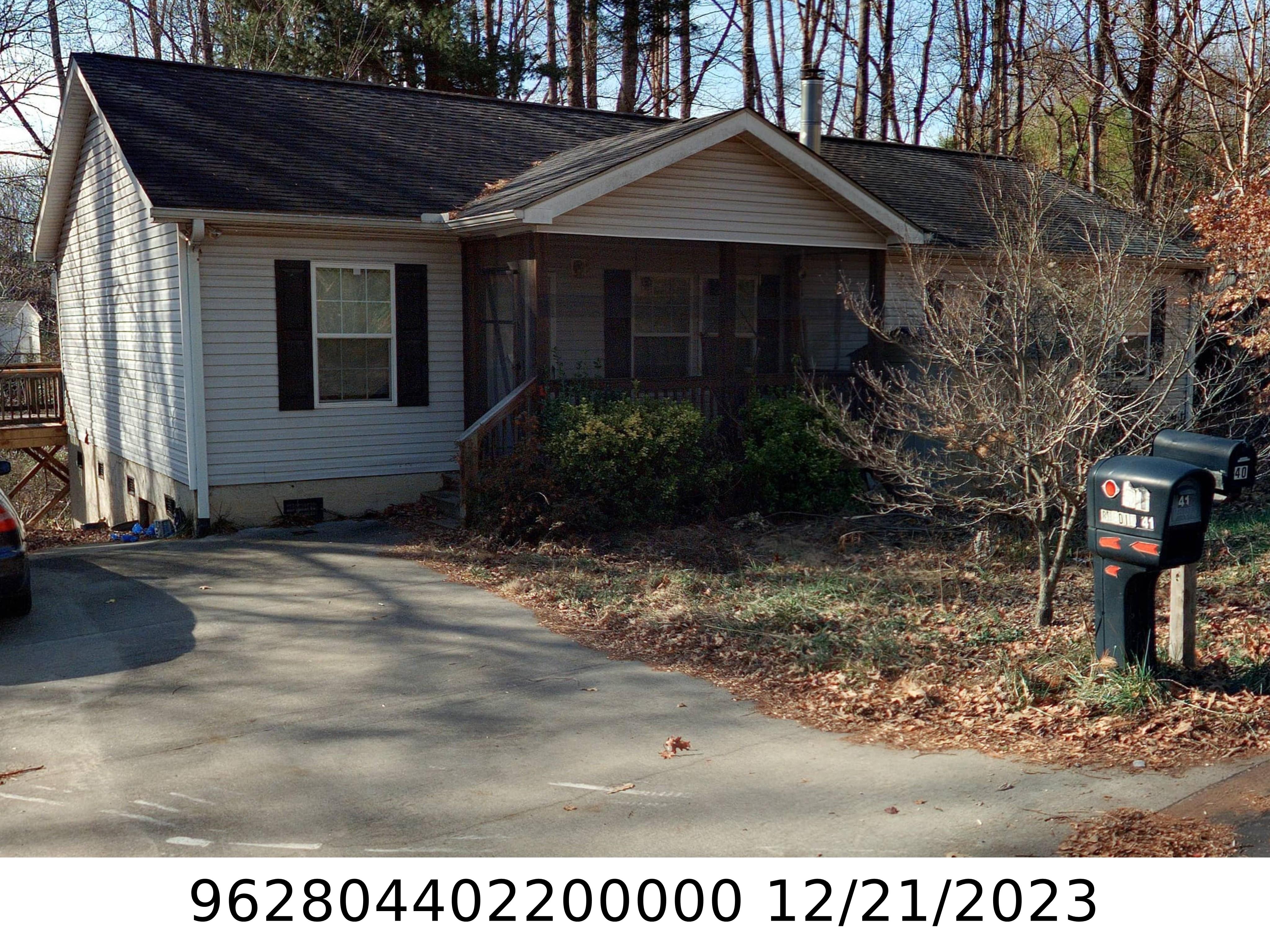 A picture of the property located at 41 HONEYSUCKLE LN, ASHEVILLE NC 28806.