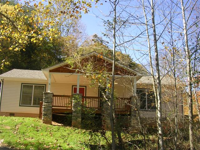 A picture of the property located at 16 STONE COTTAGE LN, ASHEVILLE NC 28806.