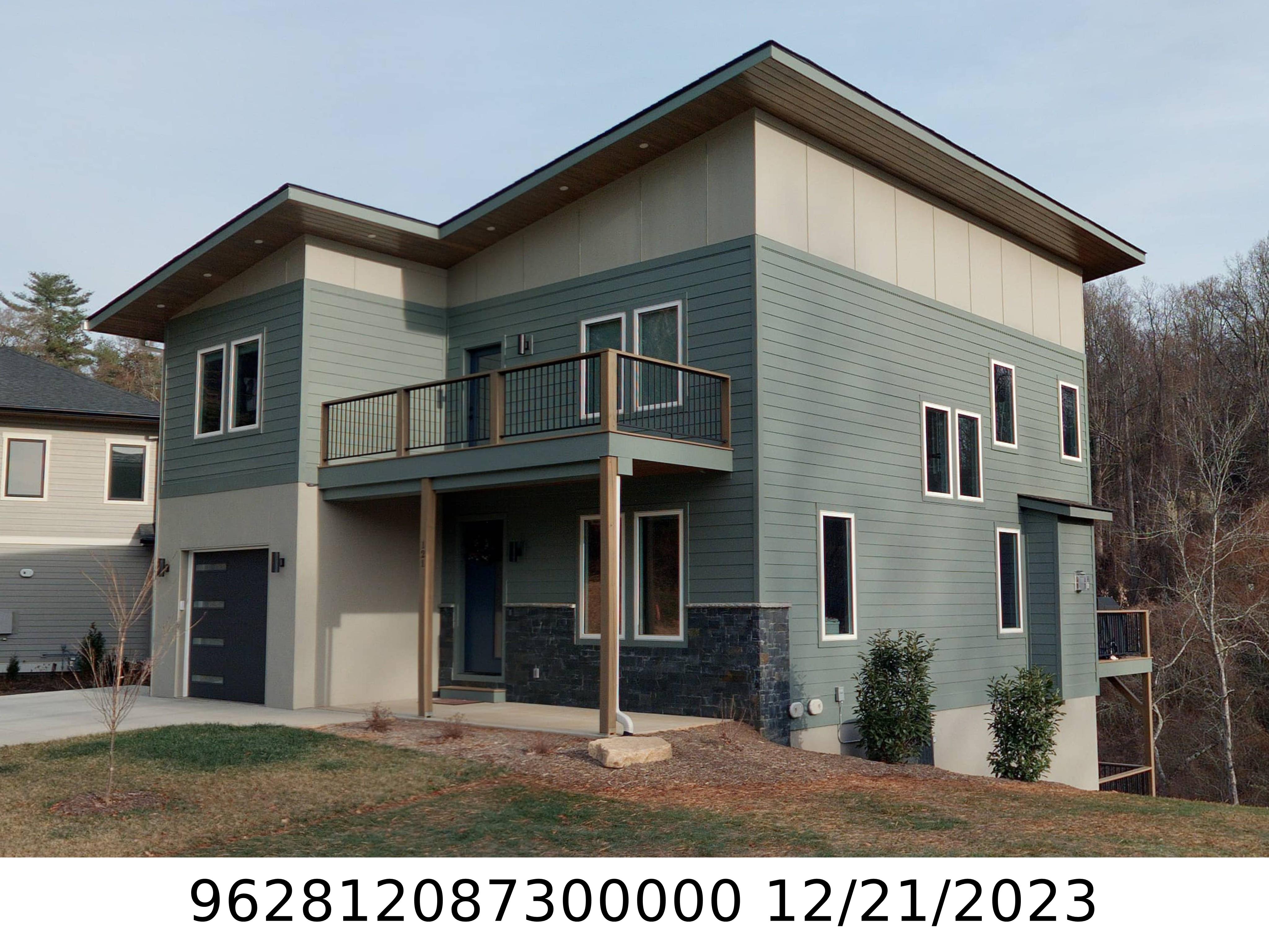 A picture of the property located at 121 ROUGH BARK TRL, ASHEVILLE NC 28806.