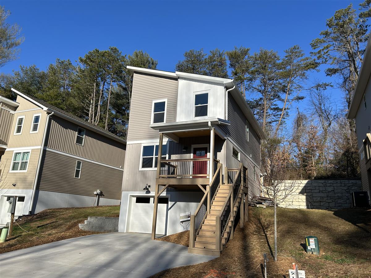 A picture of the property located at 27 ESCONDIDO DR, ASHEVILLE NC 28806.