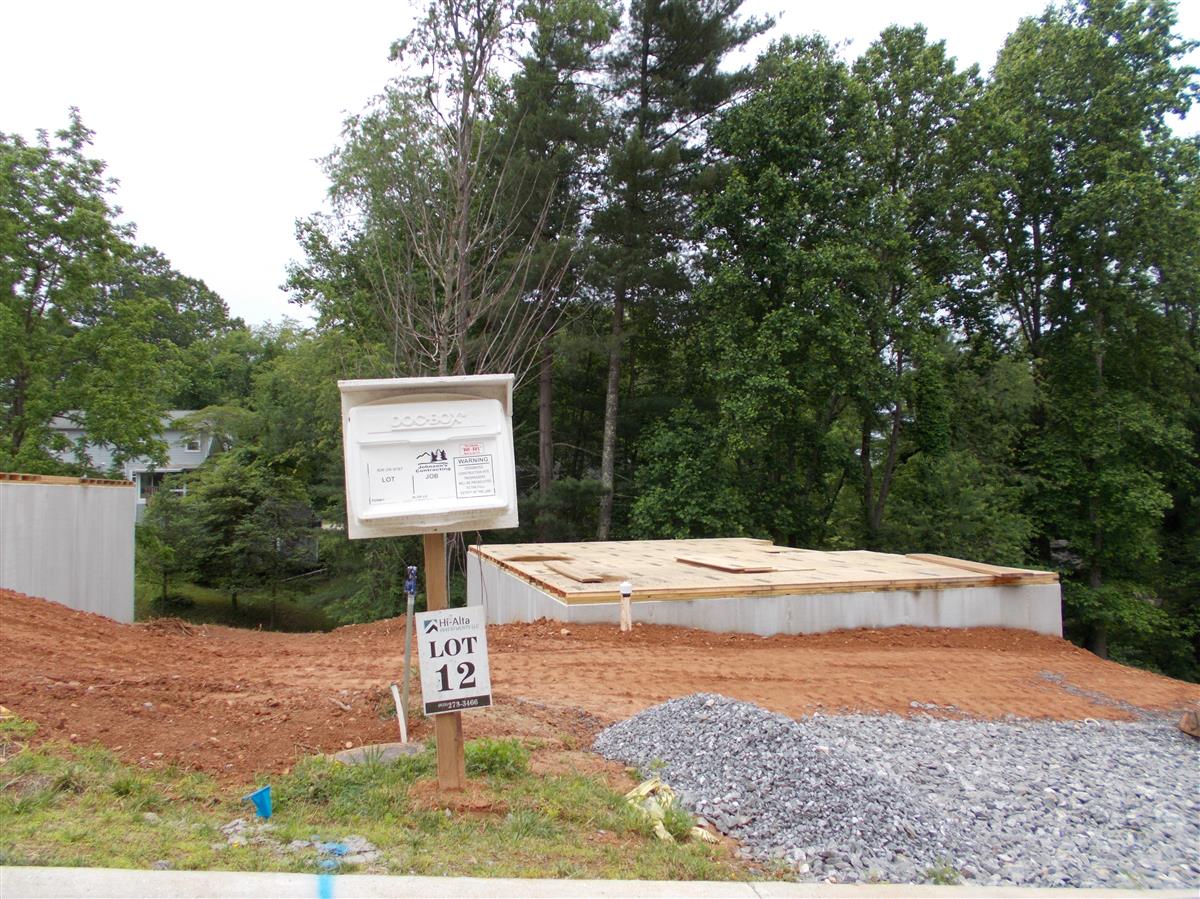 A picture of the property located at 16 ESCONDIDO DR.