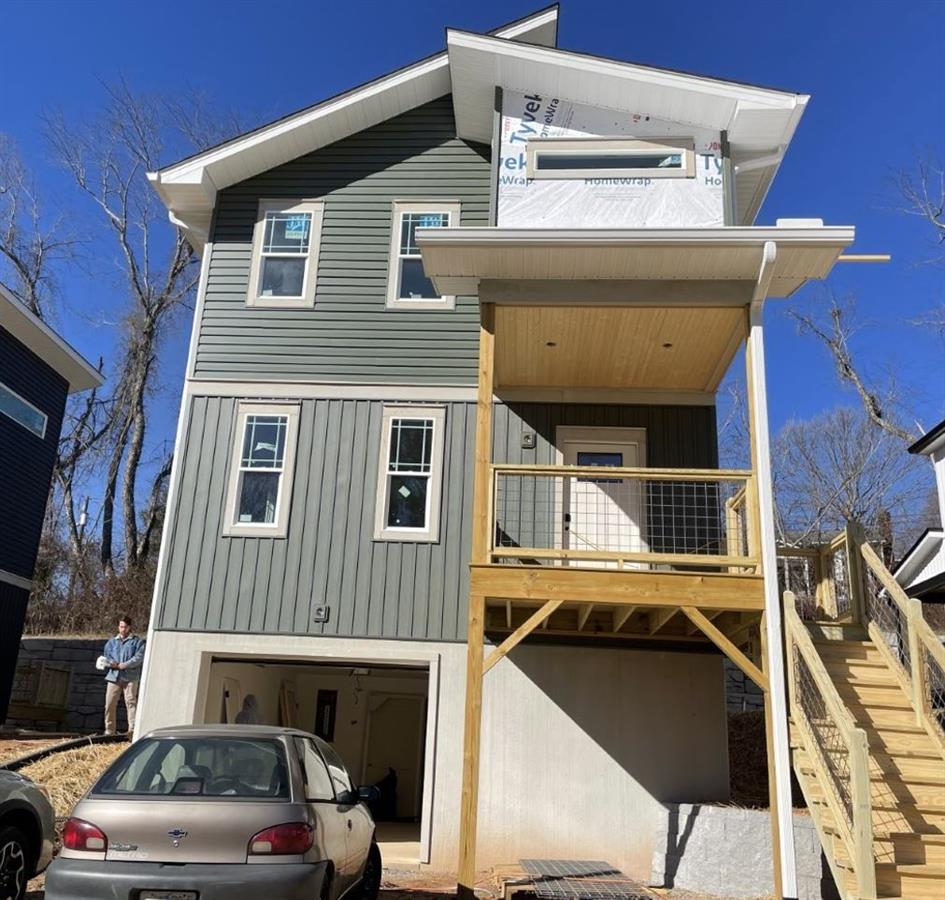 A picture of the property located at 15 ESCONDIDO DR, ASHEVILLE NC 28806.