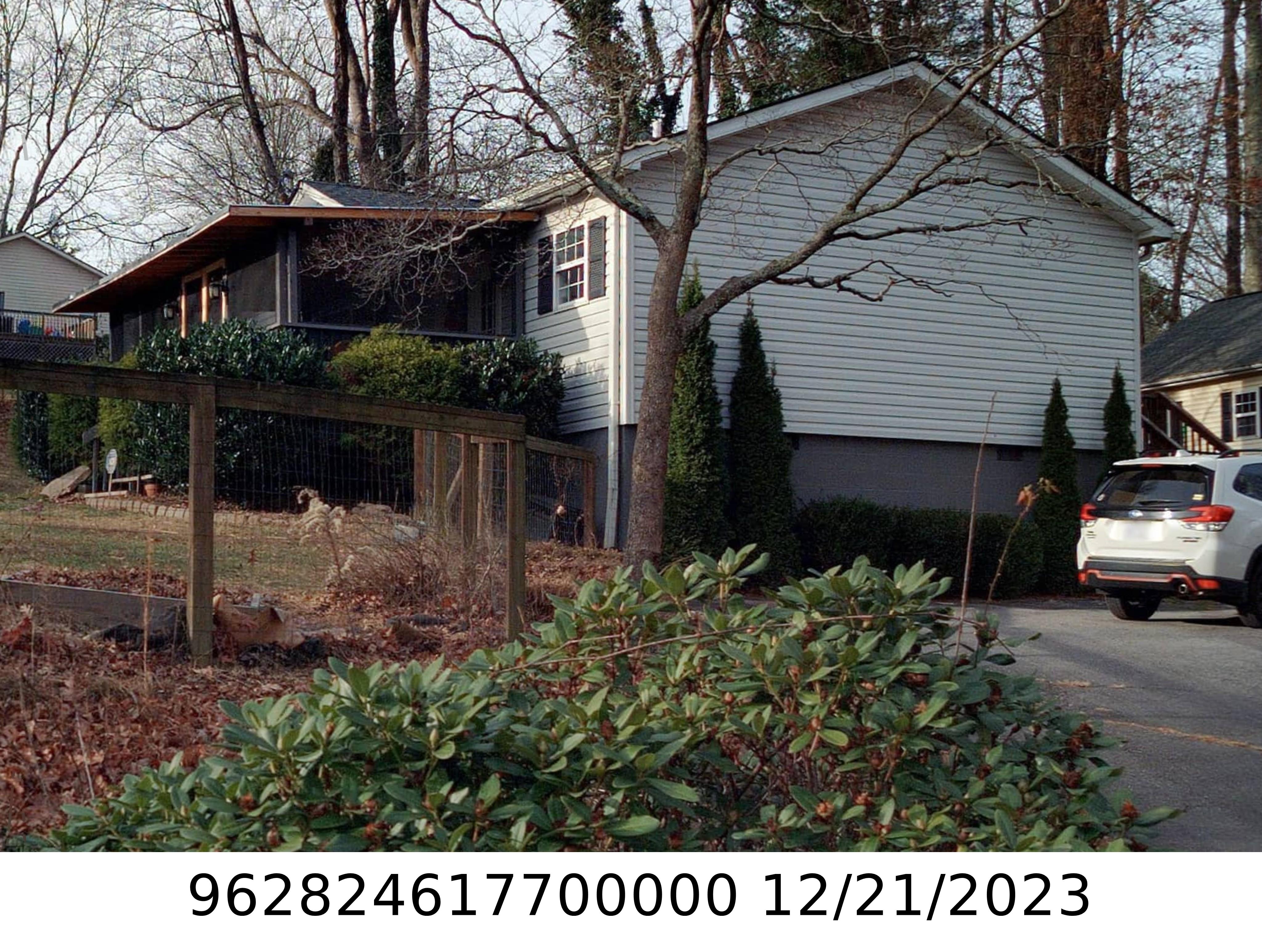 A picture of the property located at 108 SHADOWLAWN DR, ASHEVILLE NC 28806.