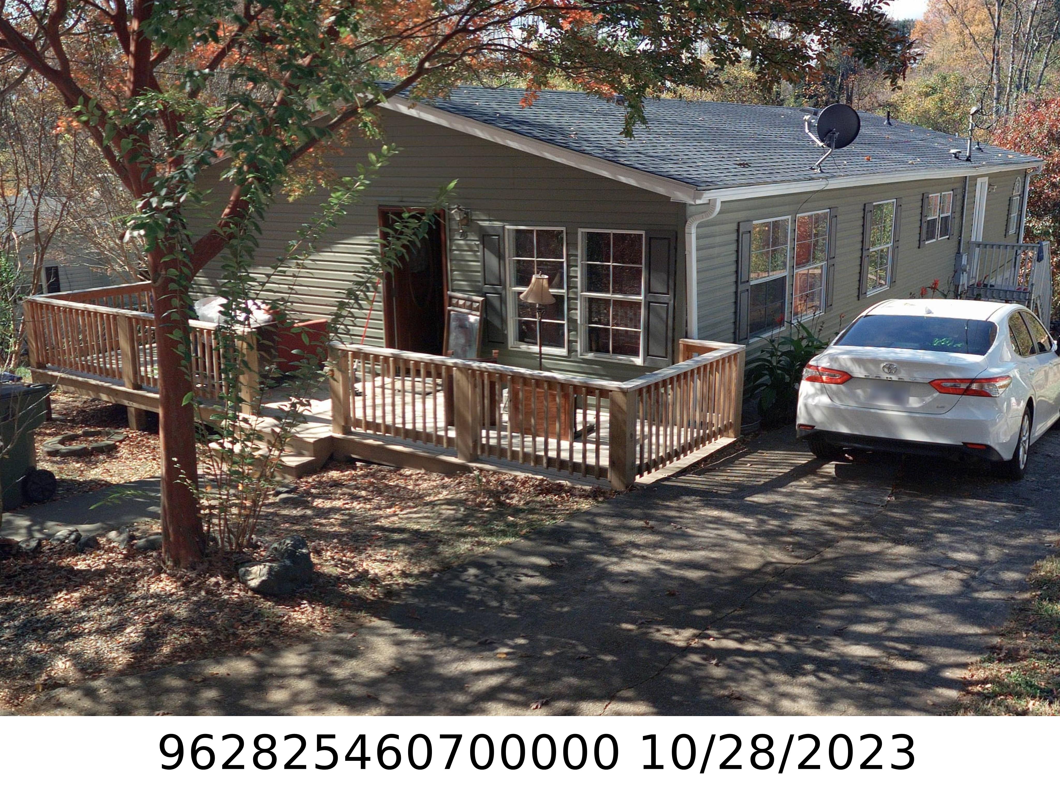 A picture of the property located at 70 DEAVER PARK CIR, ASHEVILLE NC 28806.