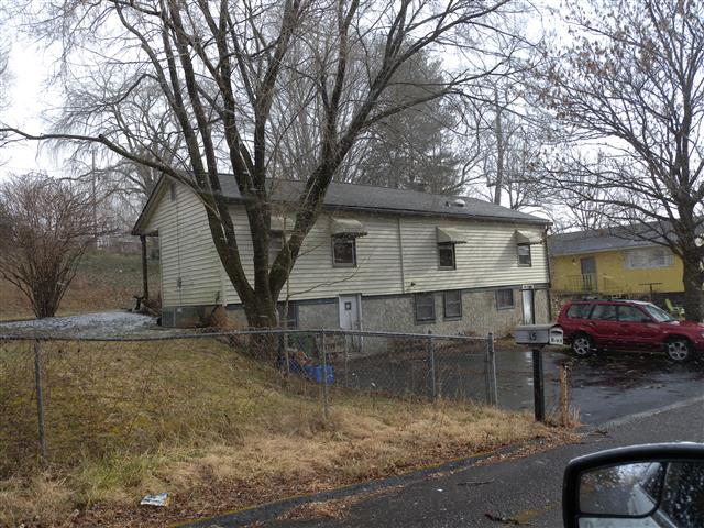 A picture of the property located at 80 DEAVER PARK CIR, ASHEVILLE NC 28806.