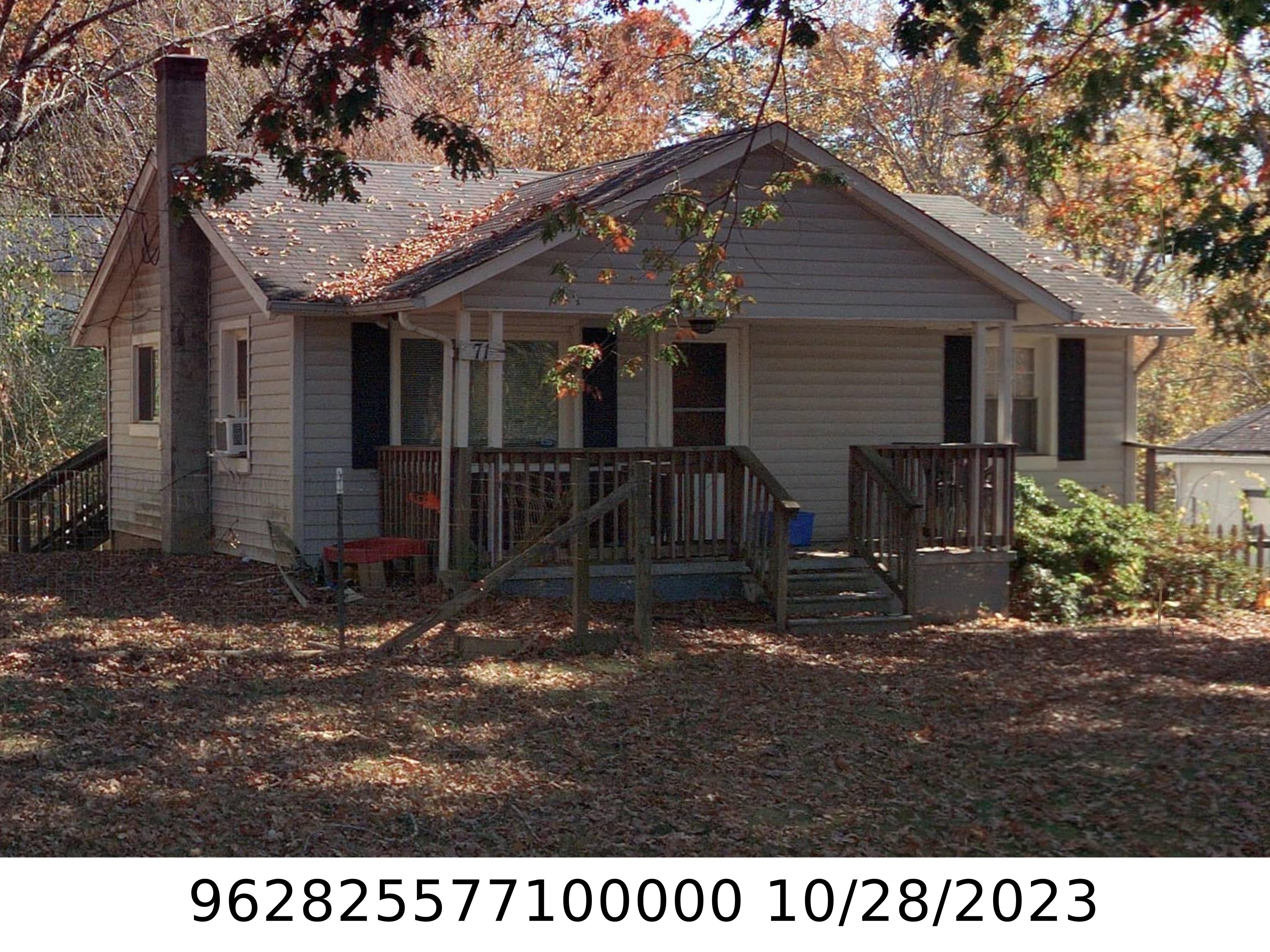 A picture of the property located at 71 DEAVER PARK CIR, ASHEVILLE NC 28806.