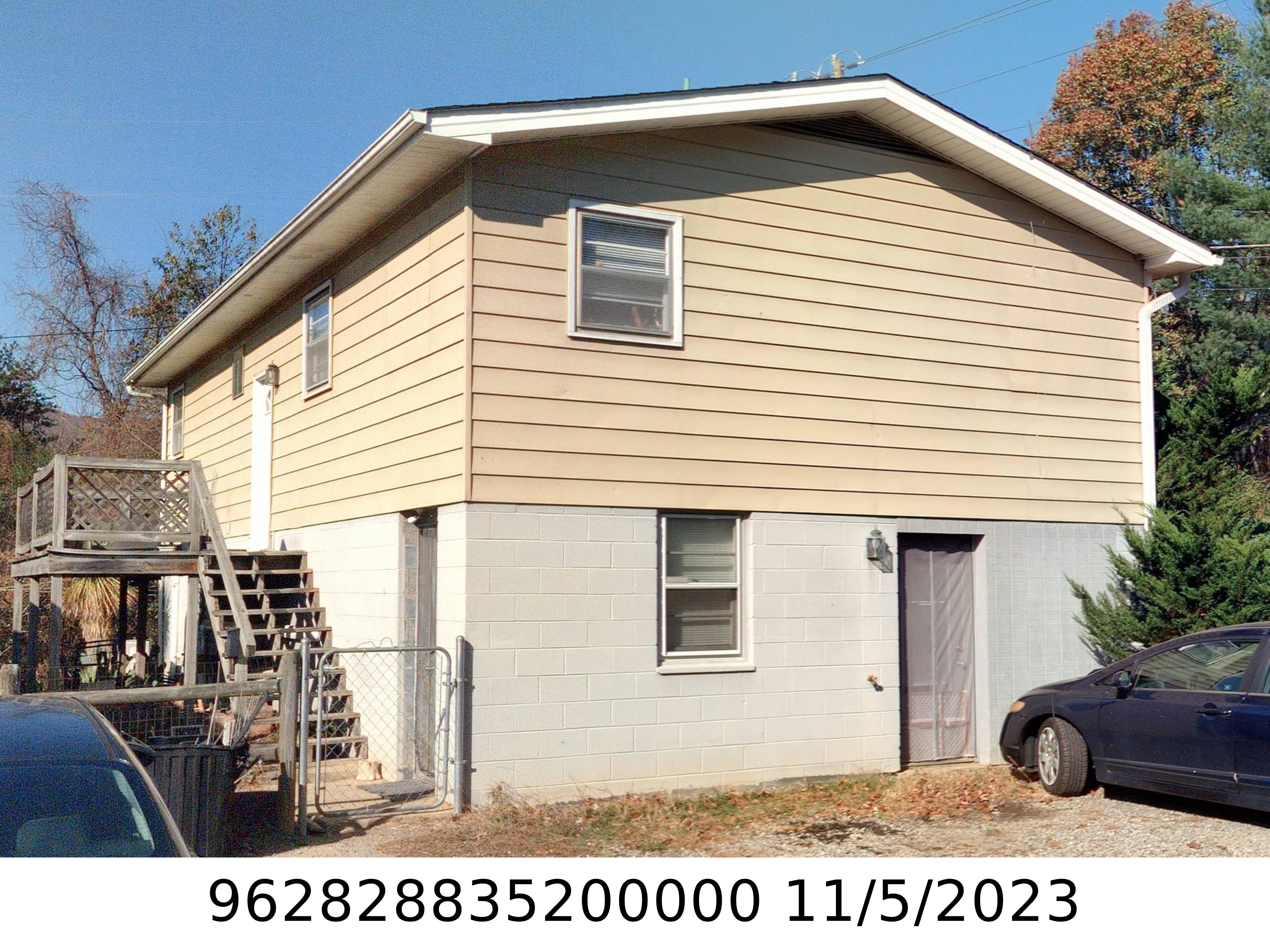 A picture of the property located at 26 CEDAR HILL RD, ASHEVILLE NC 28806.