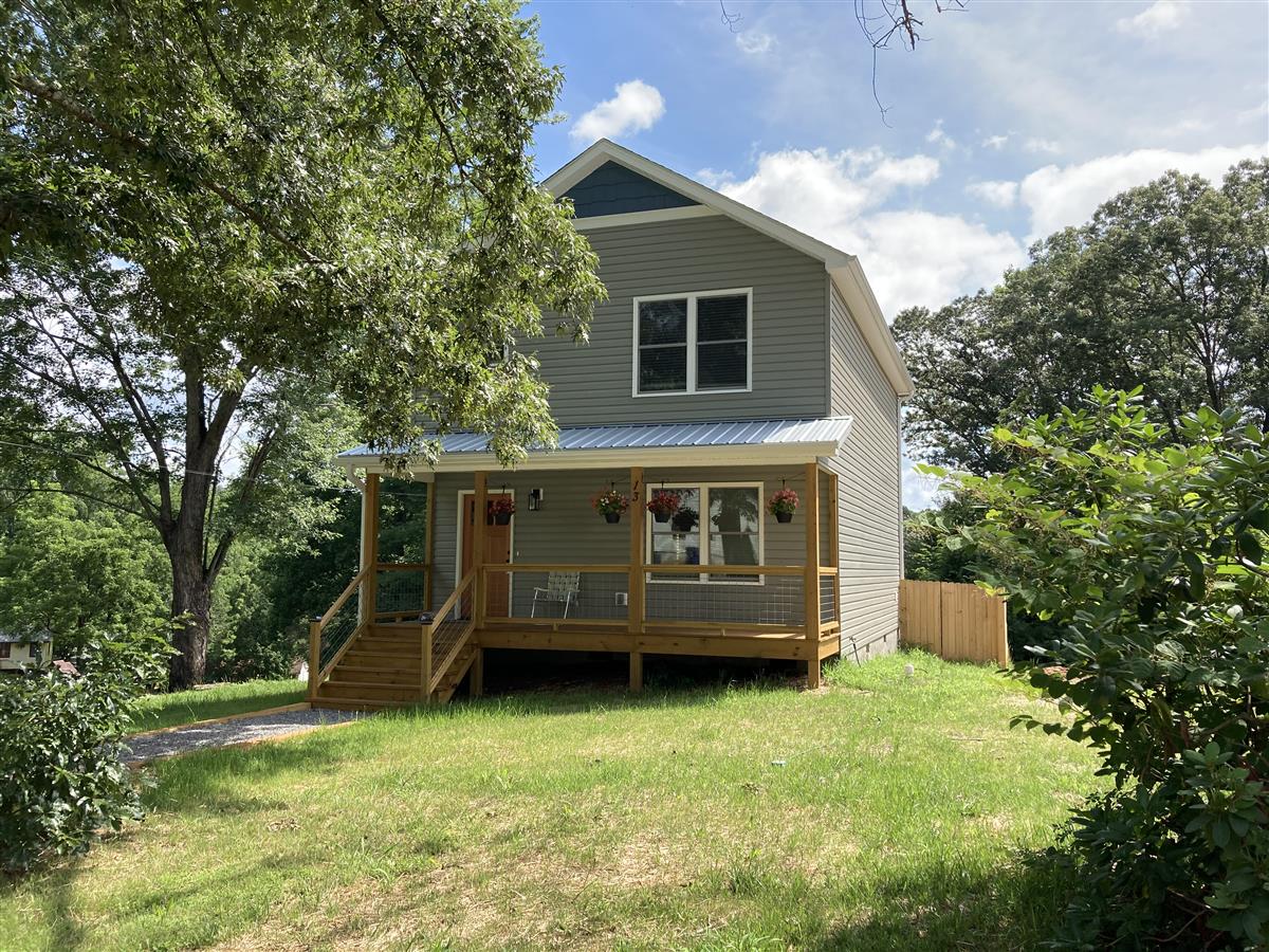 A picture of the property located at 13 SPRING DR, ASHEVILLE NC 28806.