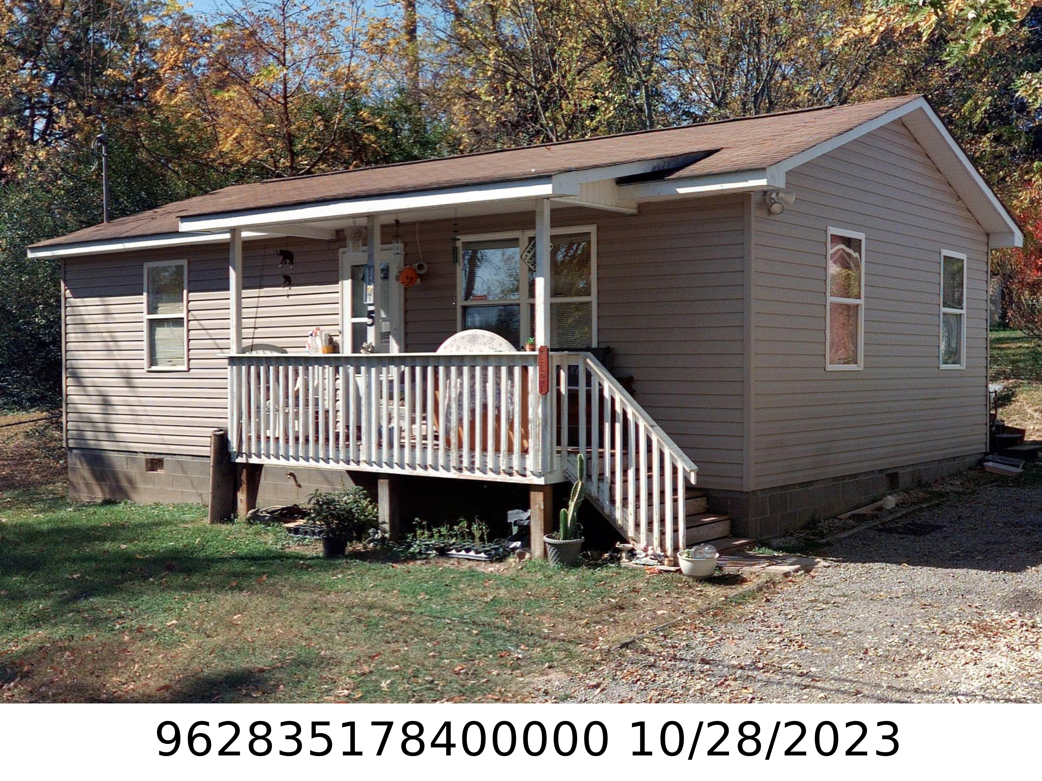 A picture of the property located at 5 DEAVER PARK CIR, ASHEVILLE NC 28806.