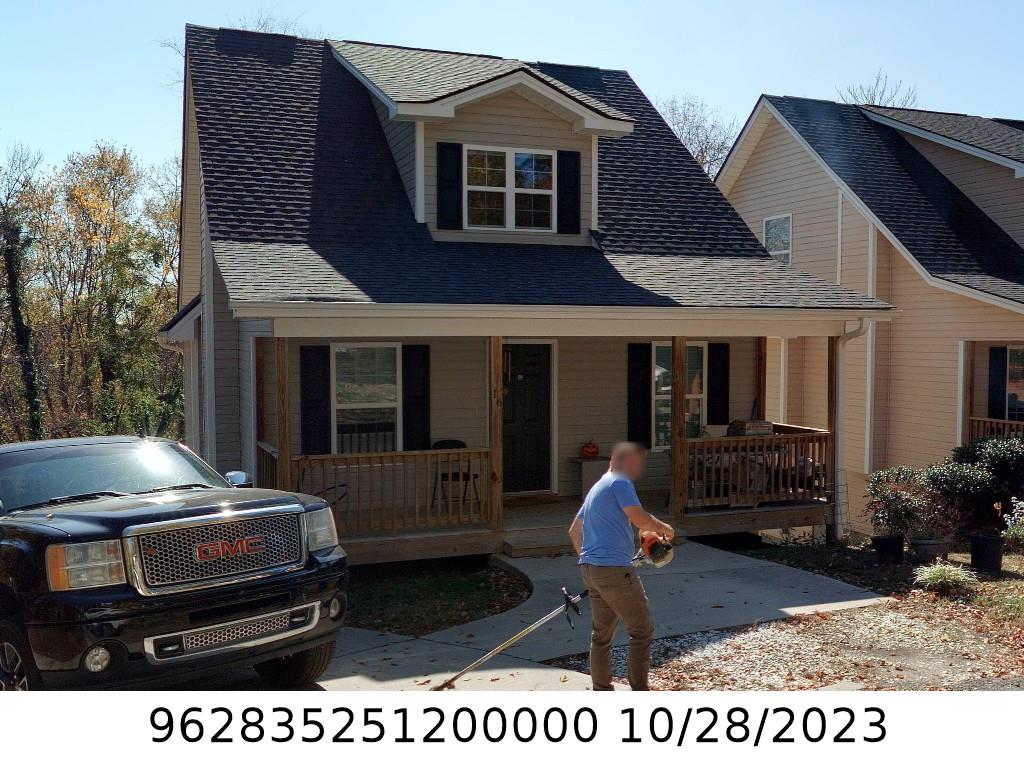 A picture of the property located at 16 DEAVER PARK CIR, ASHEVILLE NC 28806.