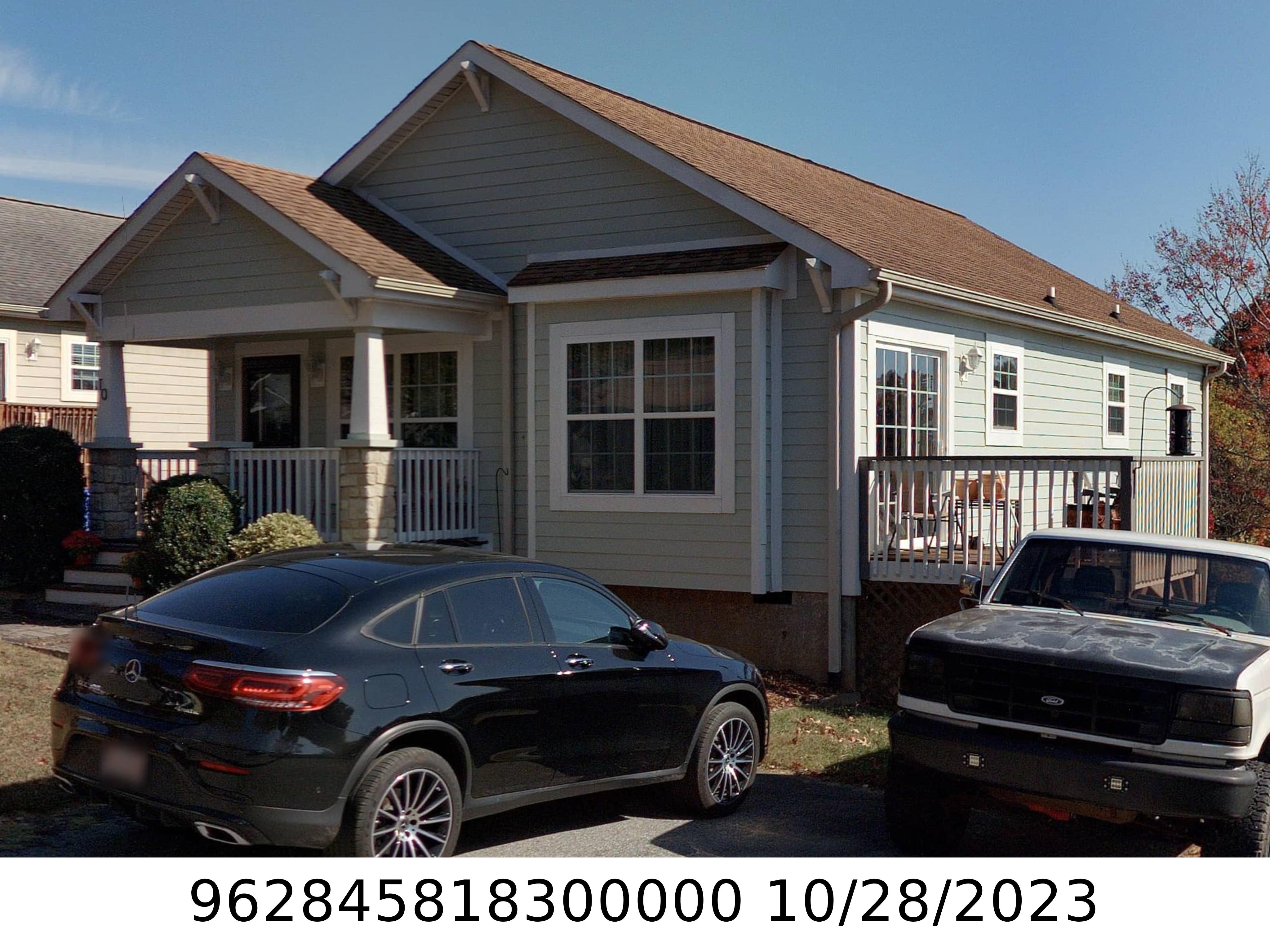 A picture of the property located at 10 OAKCREST DR, ASHEVILLE NC 28806.