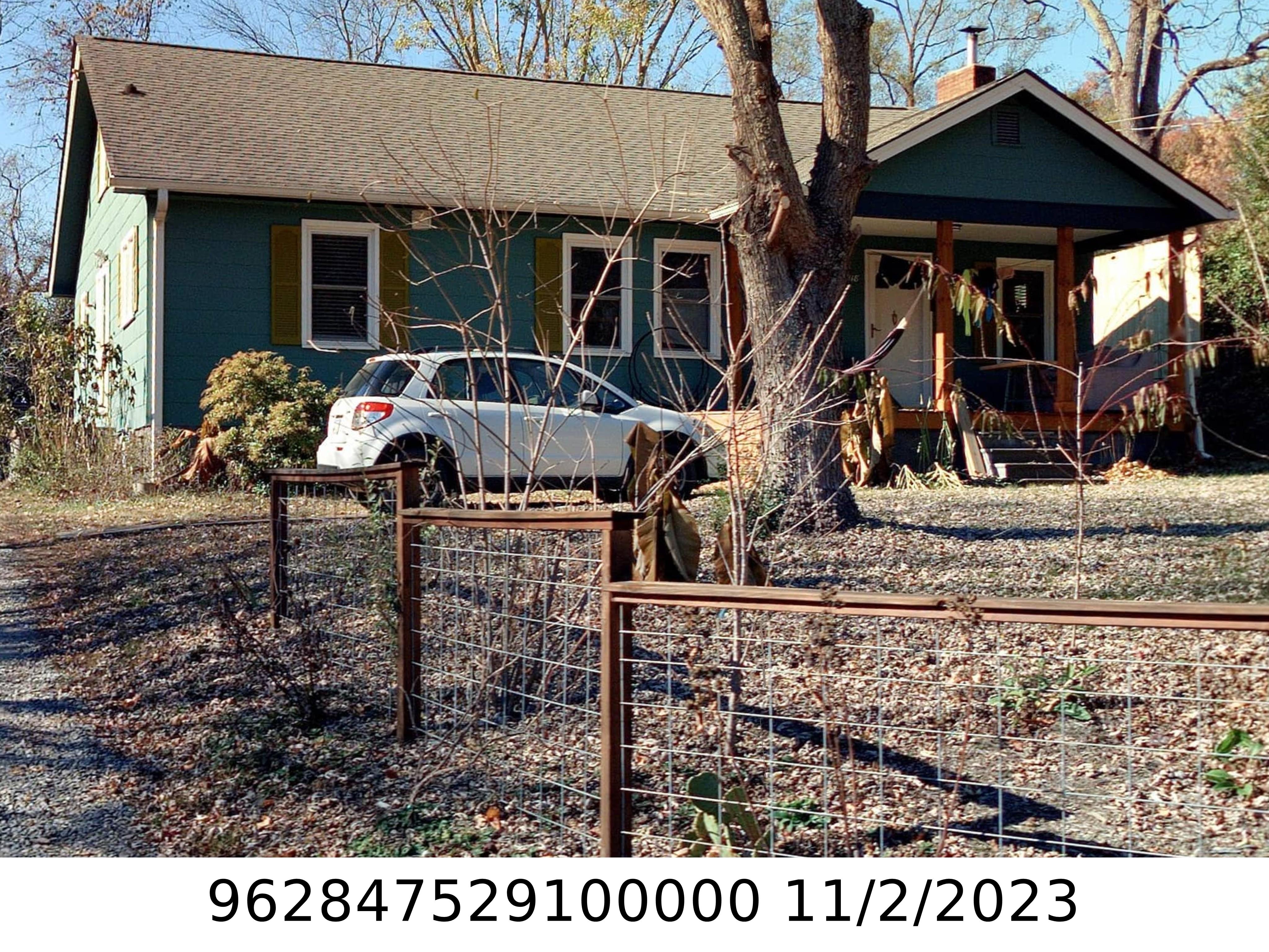A picture of the property located at 118 N BEAR CREEK RD, ASHEVILLE NC 28806.