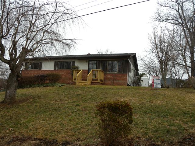 A picture of the property located at 111 DARCUS LN, ASHEVILLE NC 28806.