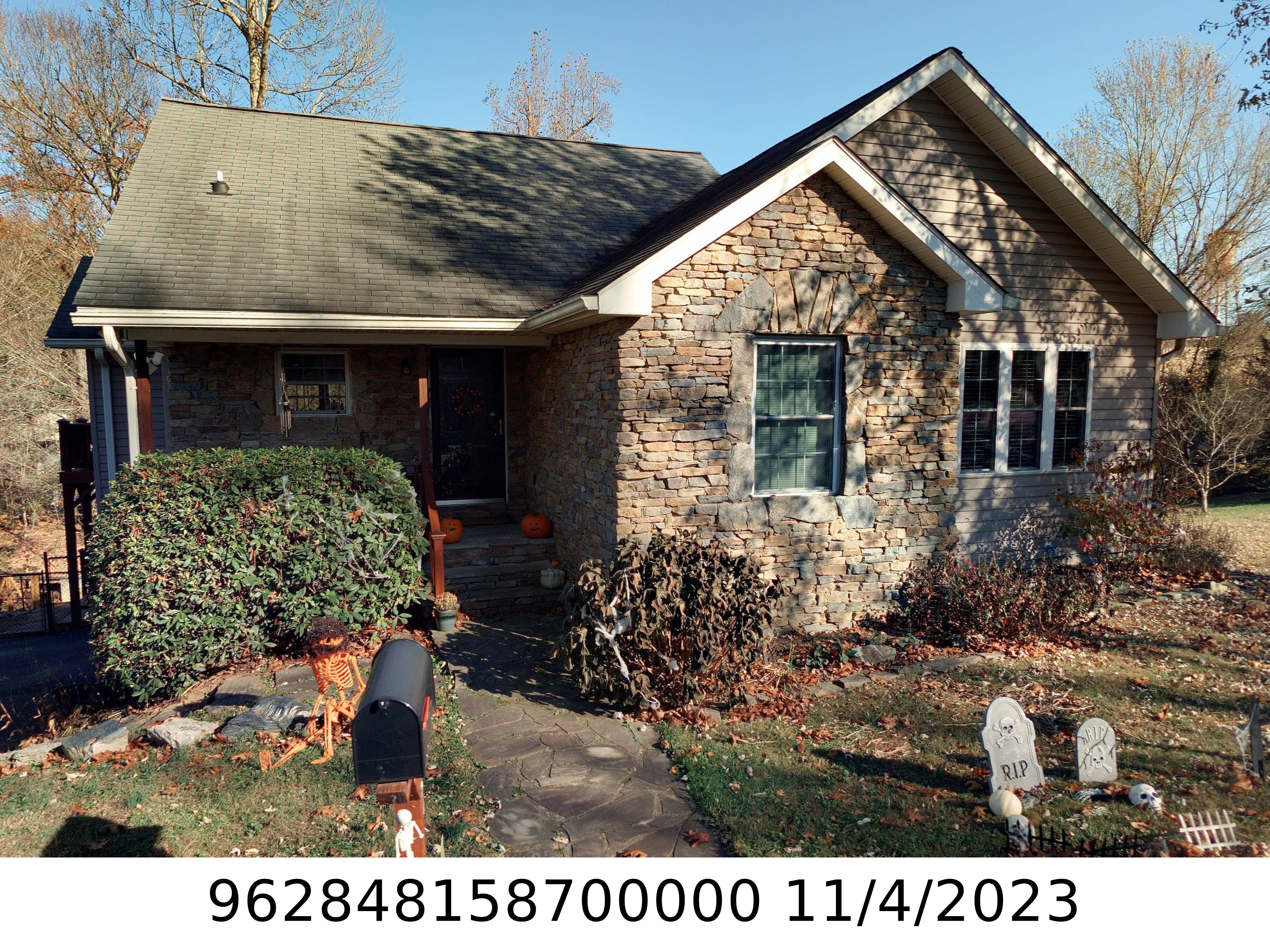 A picture of the property located at 11 RIDGE RUNNER LN, ASHEVILLE NC 28806.