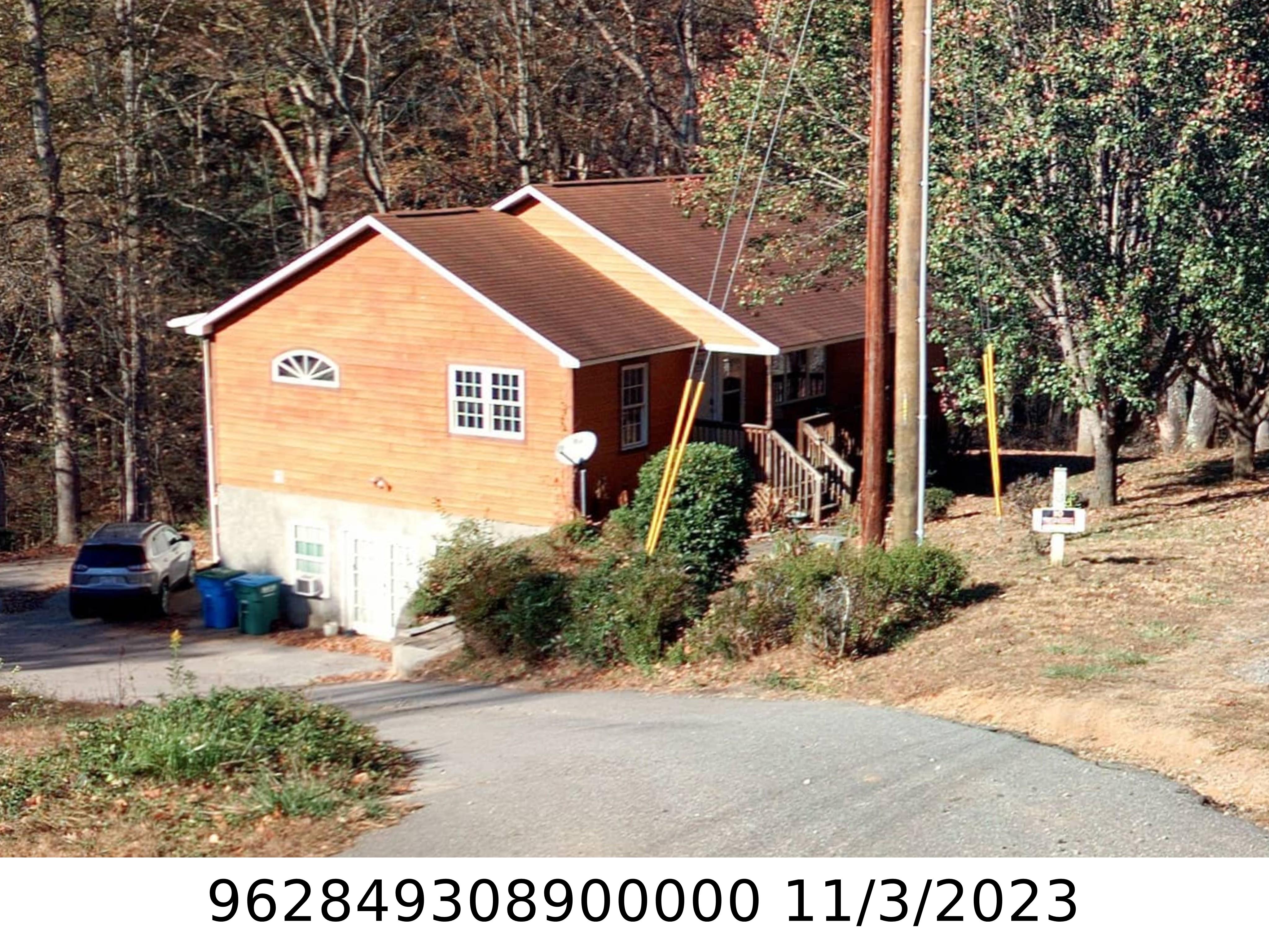 A picture of the property located at 30 IONA CIR, ASHEVILLE NC 28806.