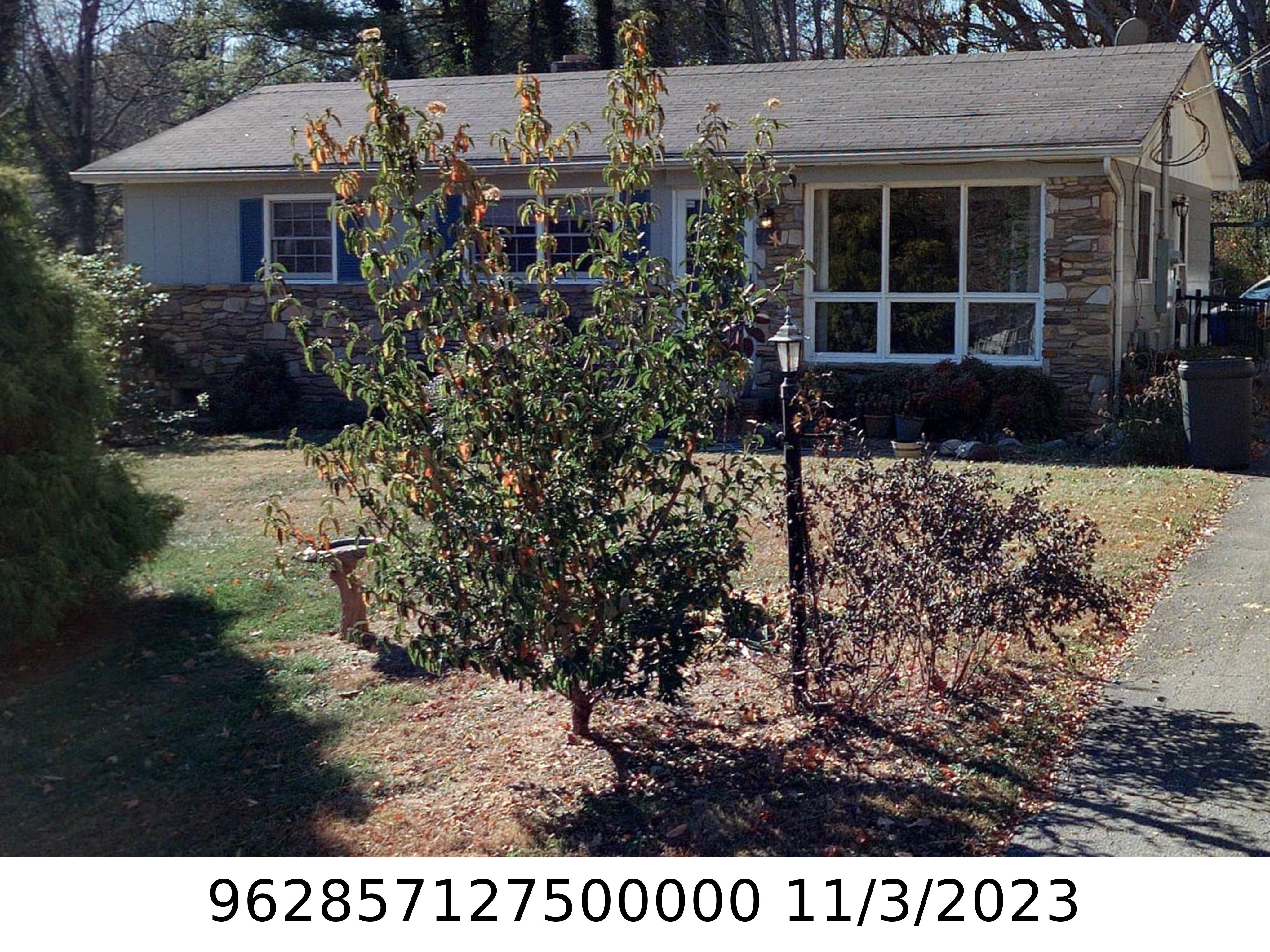 A picture of the property located at 19 SCOTTSDALE DR, ASHEVILLE NC 28806.