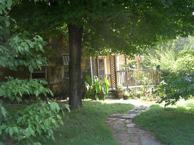 A picture of the property located at 127 CRANFORD RD, ASHEVILLE NC 28806.