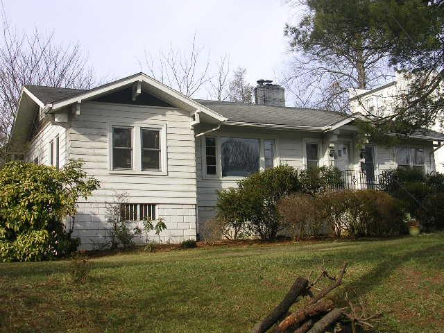 A picture of the property located at 1 MADELINE AVE, ASHEVILLE NC 28806.