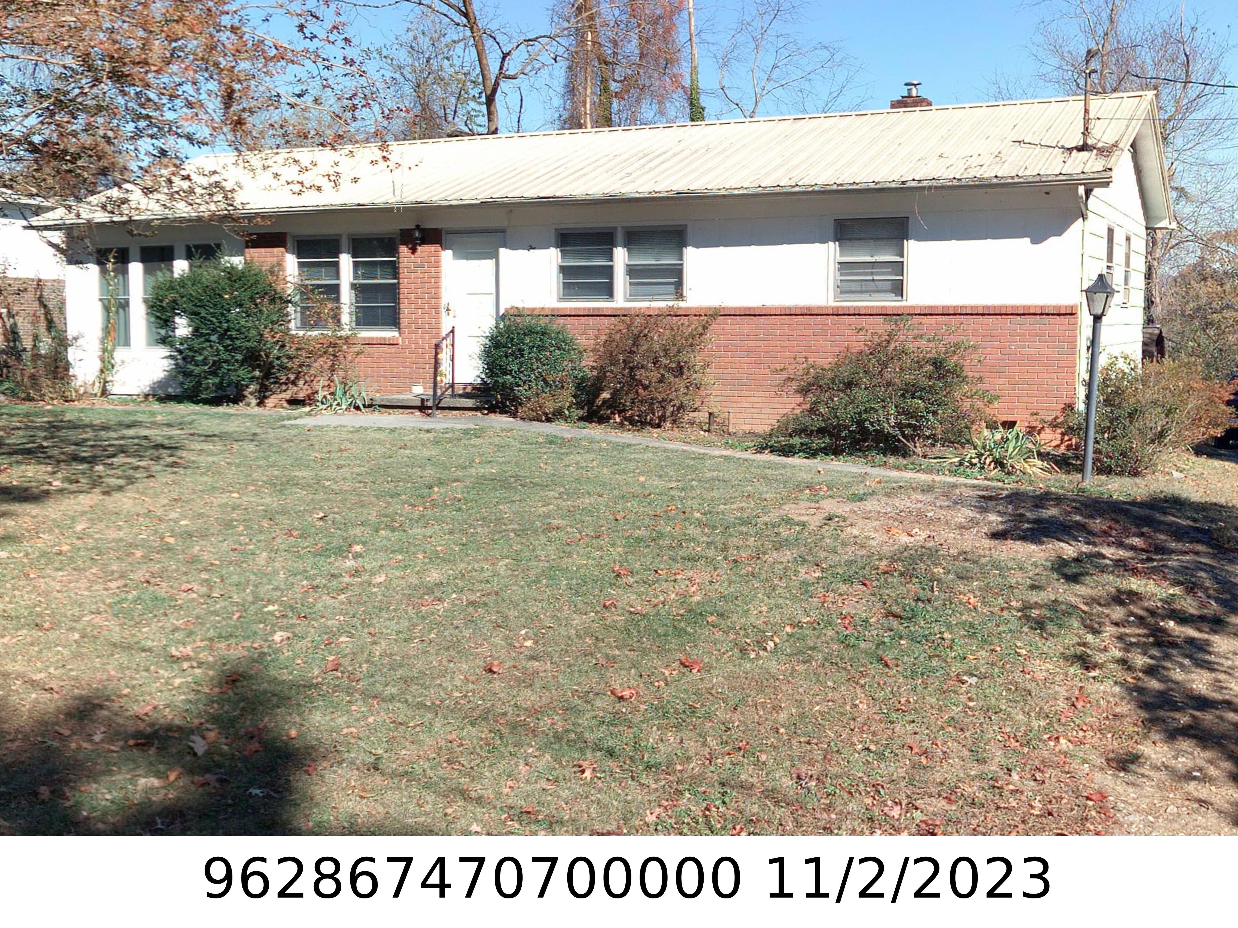 A picture of the property located at 27 RASH RD, ASHEVILLE NC 28806.