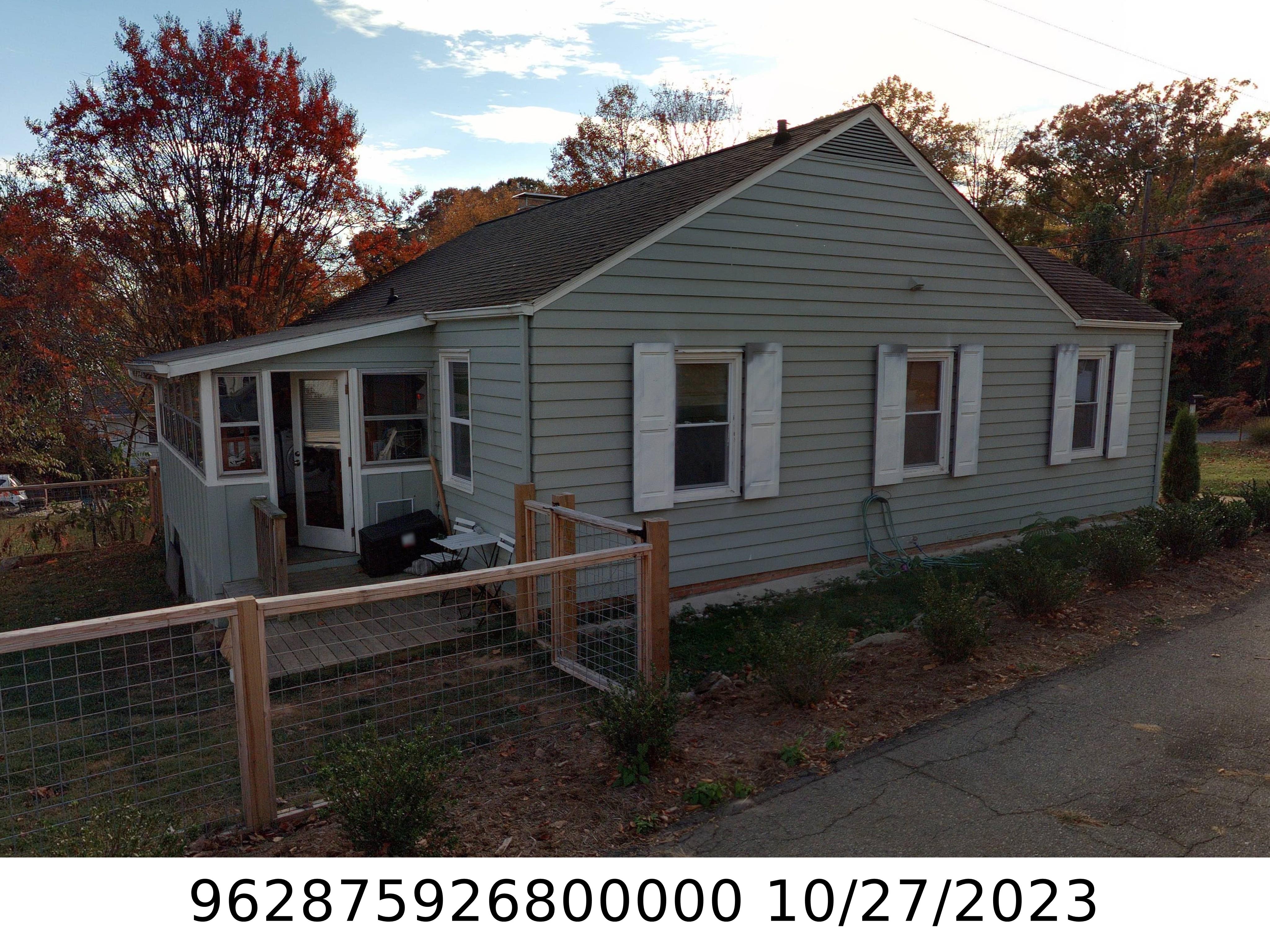A picture of the property located at 2 HARVARD PL, ASHEVILLE NC 28806.