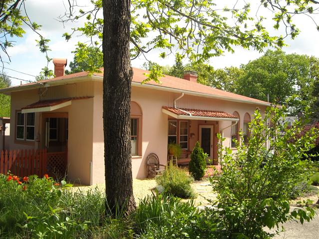 A picture of the property located at 1 EOLA AVE, ASHEVILLE NC 28806.