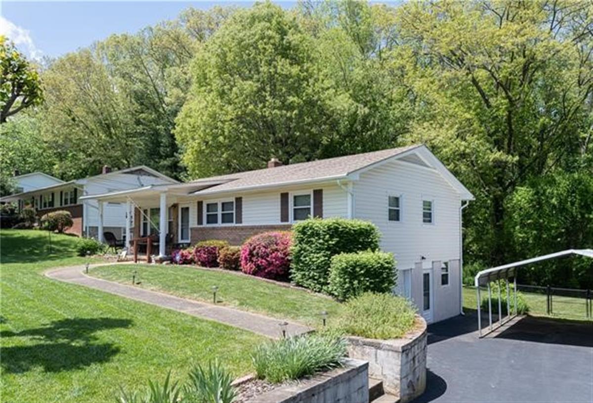 A picture of the property located at 16 DEBRA LN, ASHEVILLE NC 28806.
