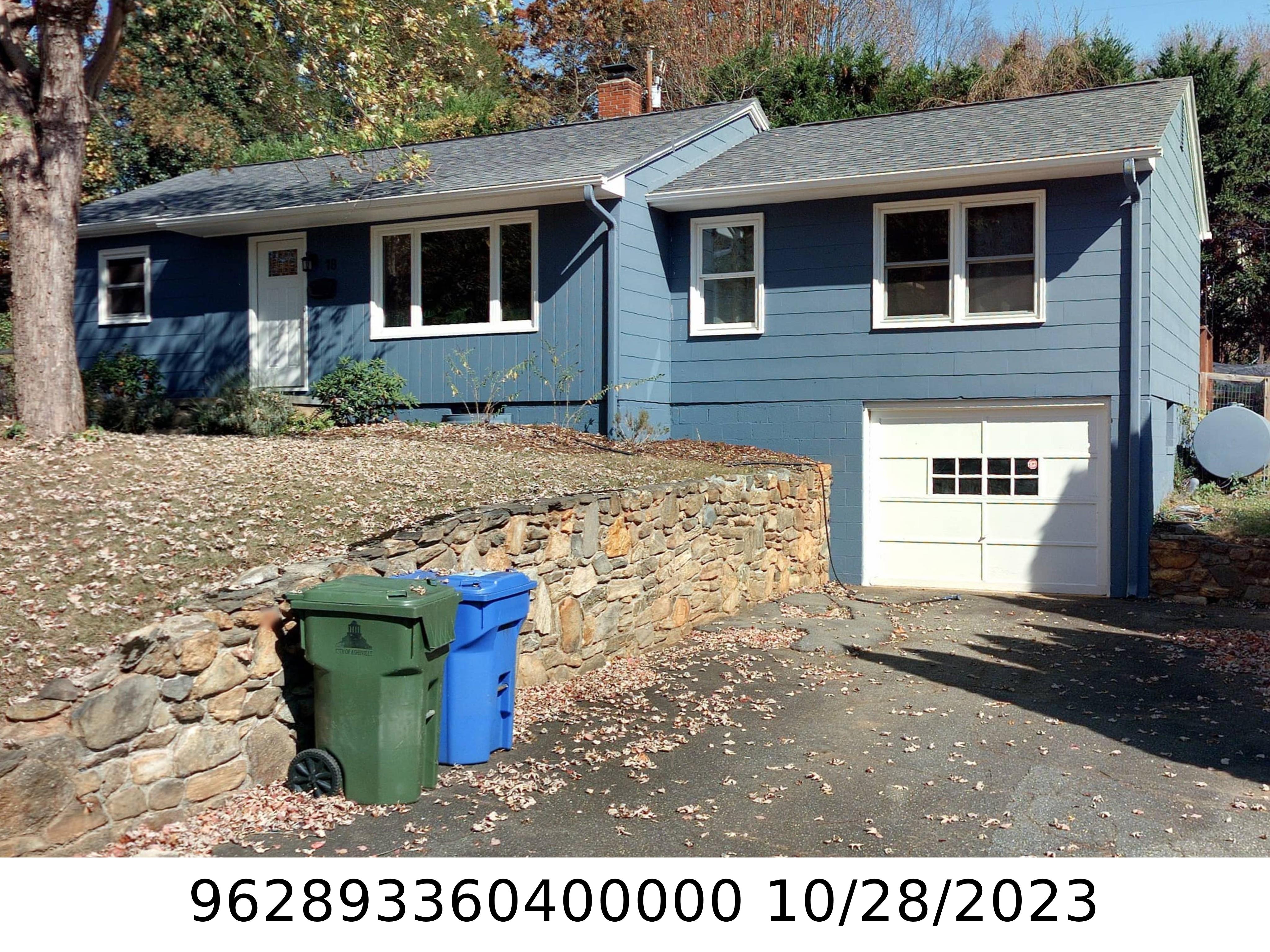 A picture of the property located at 18 PINEWOOD PL, ASHEVILLE NC 28806.