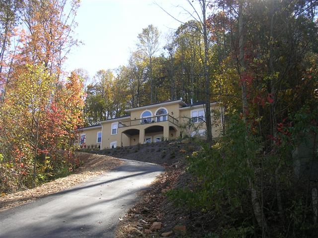 A picture of the property located at 107 HEARTWOOD CIR, ASHEVILLE NC 28806.