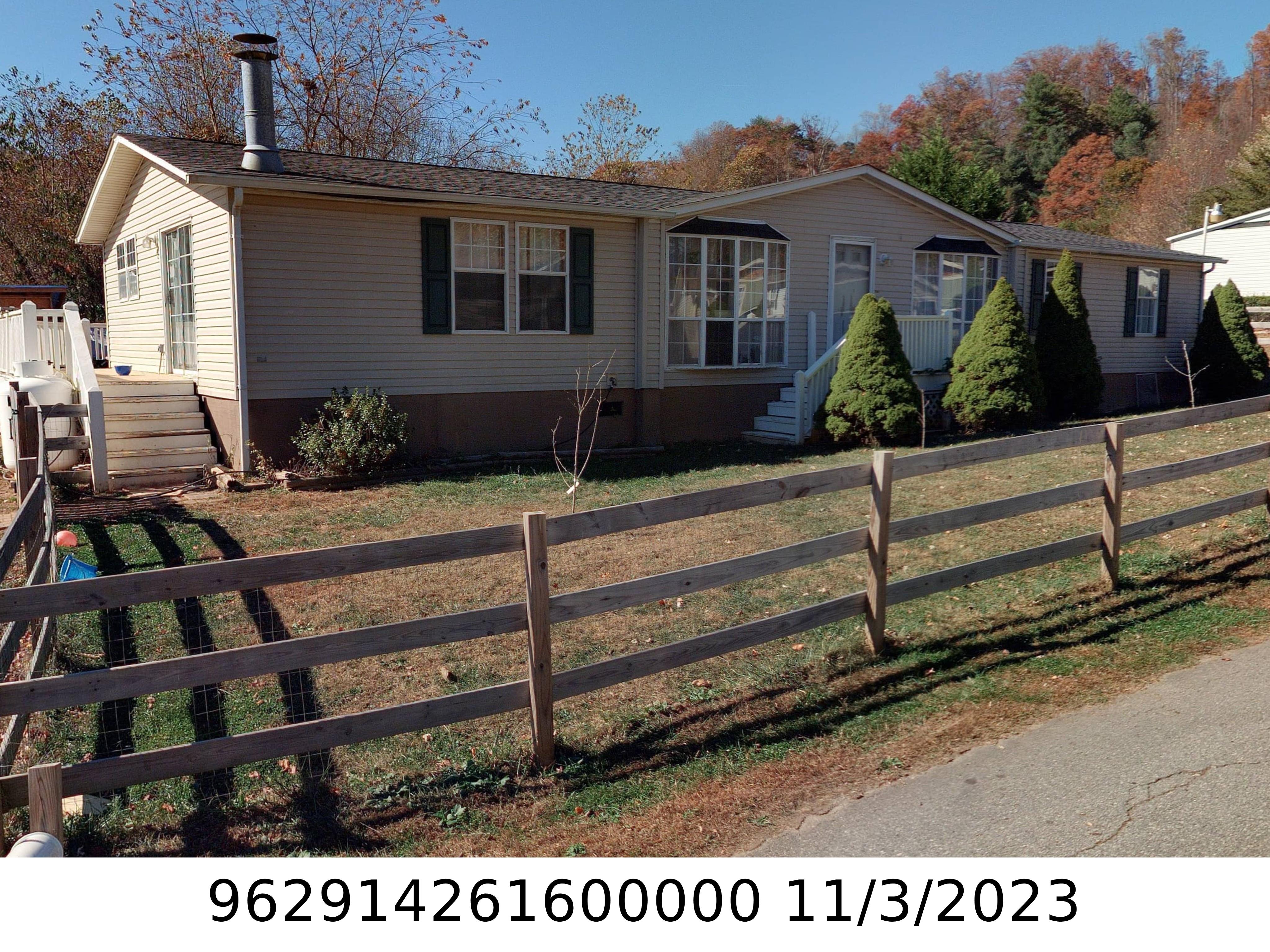 A picture of the property located at 320 CAMELIA LN, ASHEVILLE NC 28806.