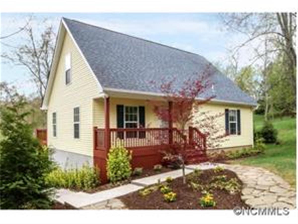 A picture of the property located at 27 ROLLING HILL DR, ASHEVILLE NC 28806.