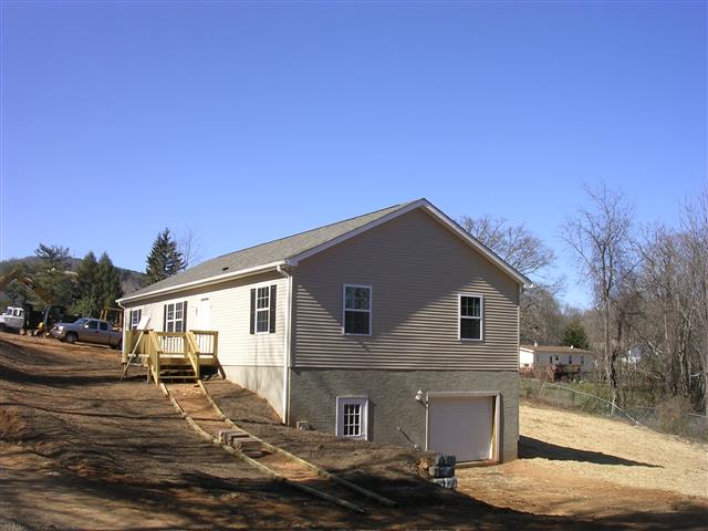 A picture of the property located at 20 ELLEGE LN, ASHEVILLE NC 28806.