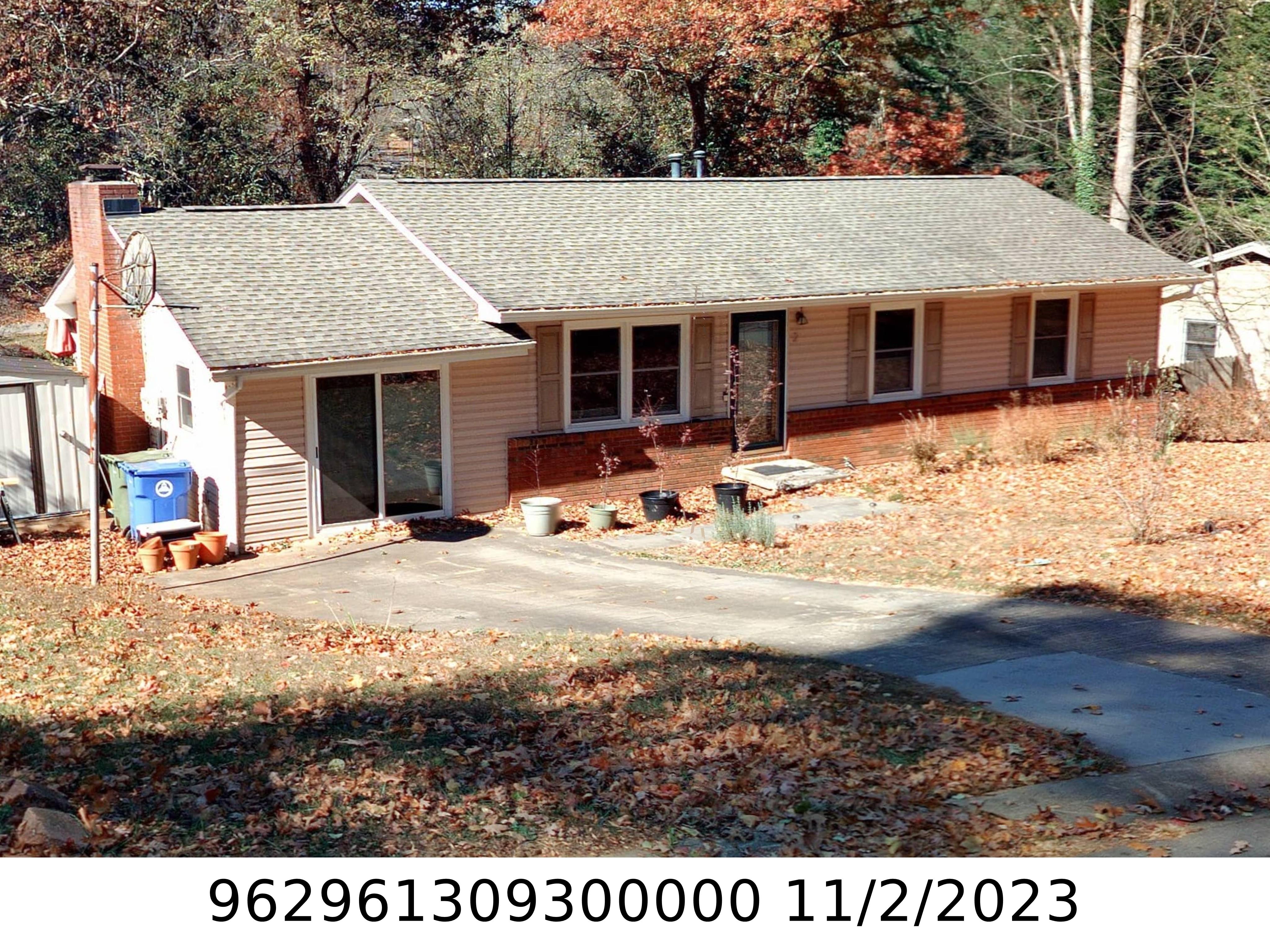 A picture of the property located at 20 EVELAKE DR, ASHEVILLE NC 28806.