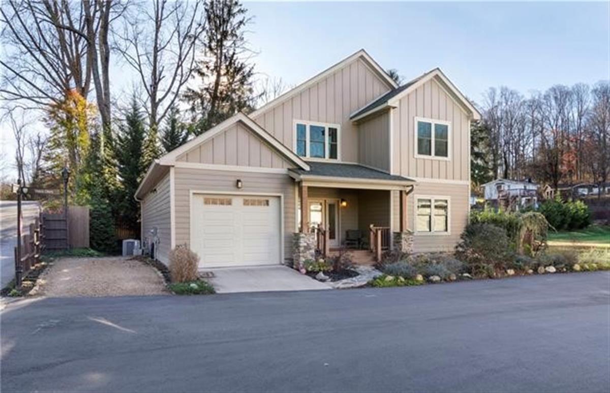A picture of the property located at 2 VERDE DR, ASHEVILLE NC 28806.