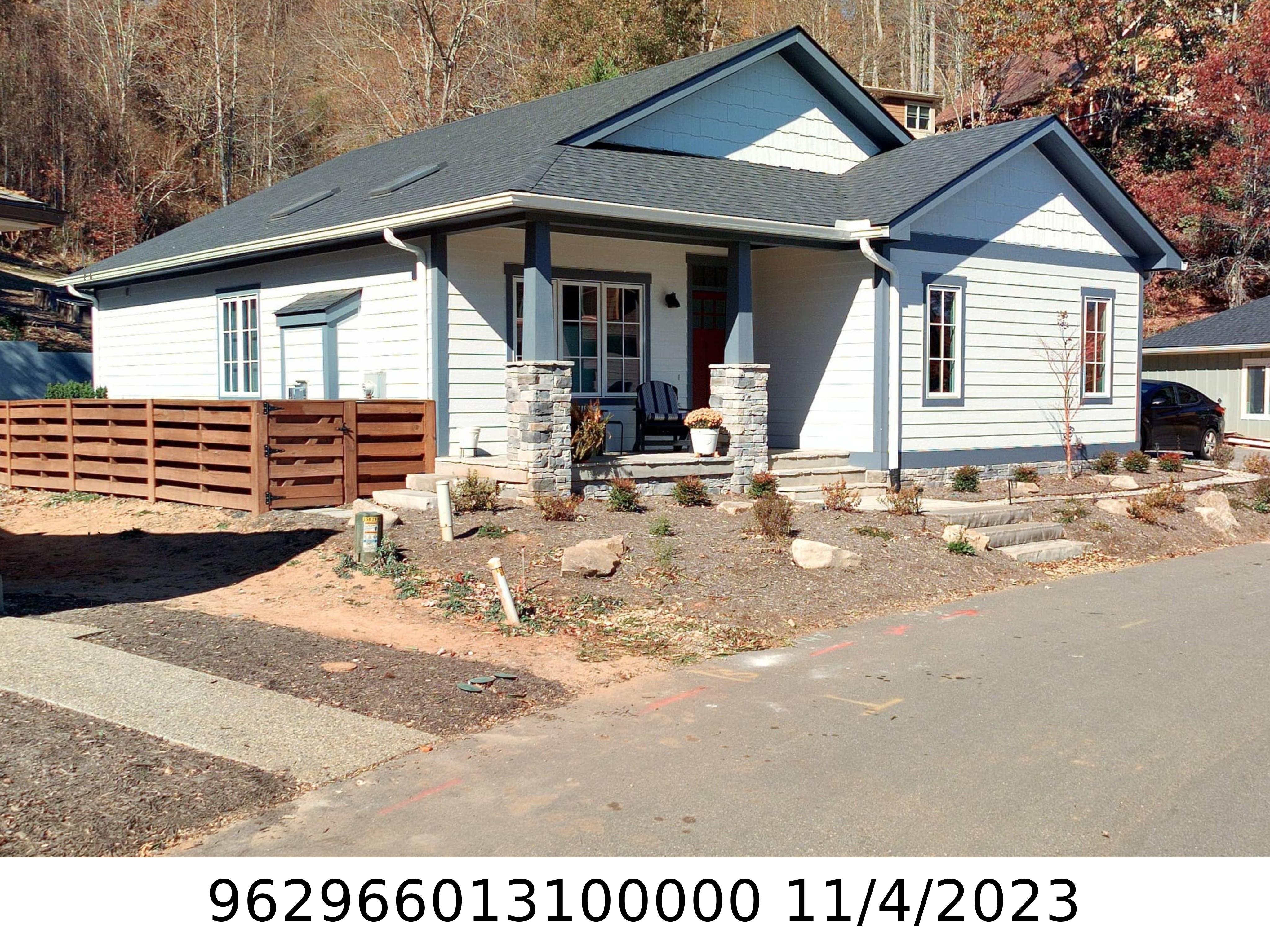A picture of the property located at 2 ACADIA DR, ASHEVILLE NC 28806.