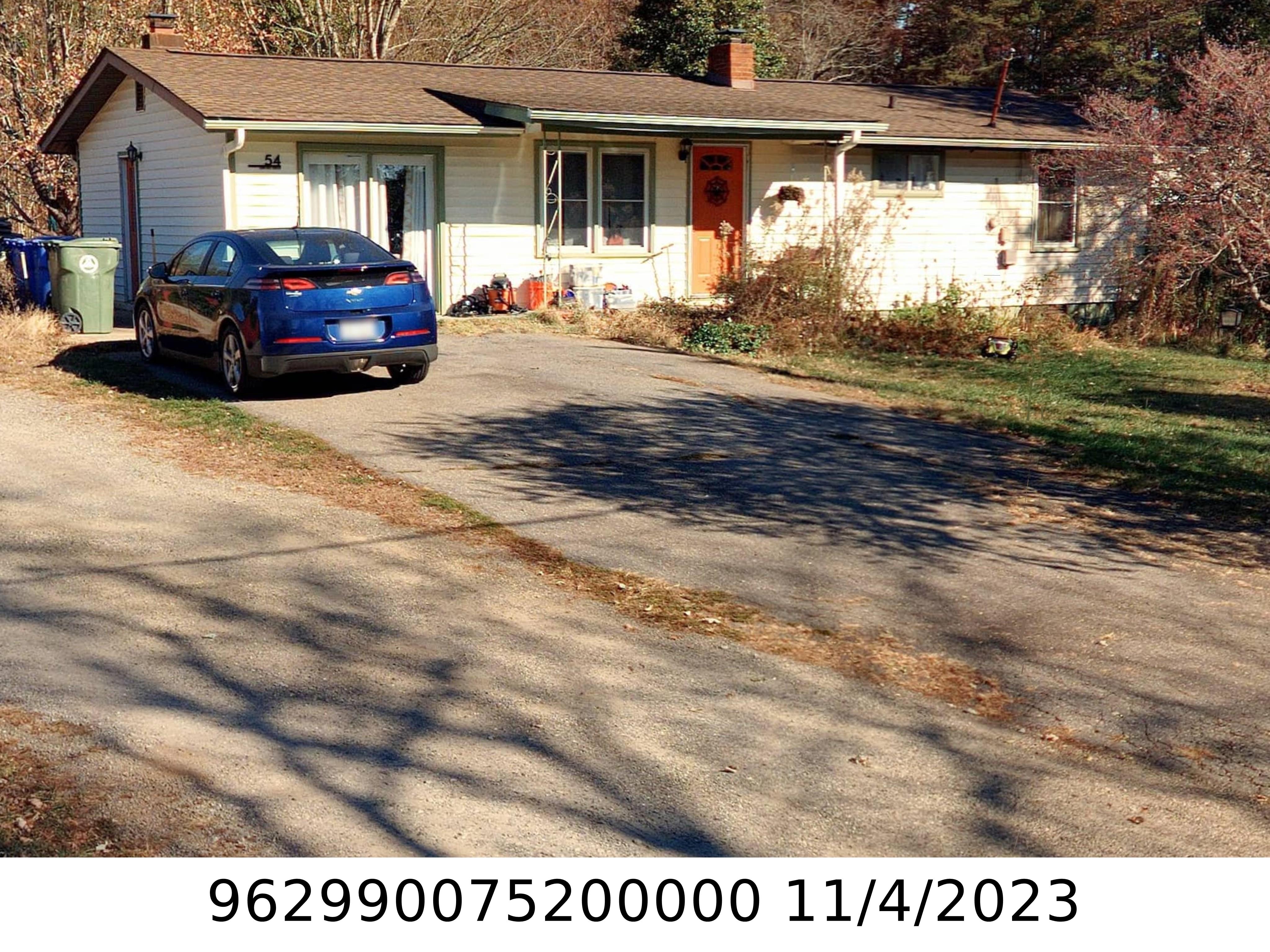 A picture of the property located at 54 OAK HILL CIR, ASHEVILLE NC 28806.