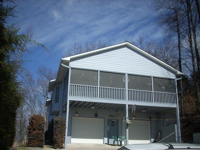 A picture of the property located at 16 CHESTNUT TOP CIR, MILLS RIVER NC 28759.