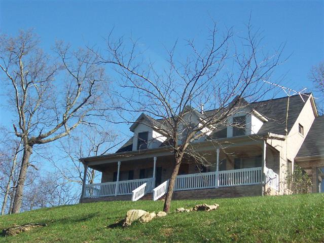 A picture of the property located at 11 CHESTNUT TOP CIR, MILLS RIVER NC 28759.