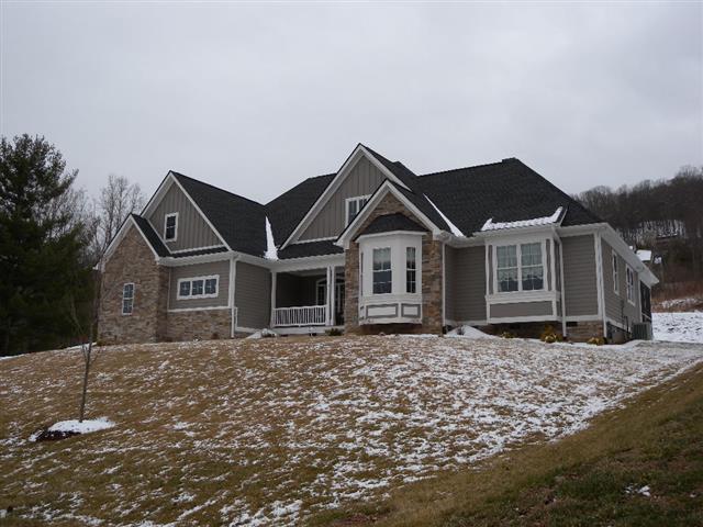 A picture of the property located at 12 ROUND ROBIN LN, MILLS RIVER NC 28759.