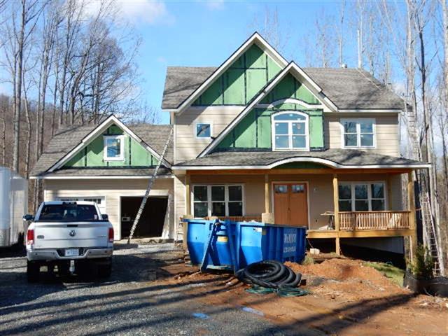 A picture of the property located at 16 ROUND ROBIN LN, MILLS RIVER NC 28759.