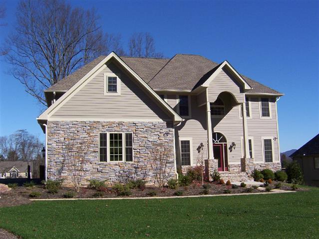 A picture of the property located at 9 ROUND ROBIN LN, MILLS RIVER NC 28759.